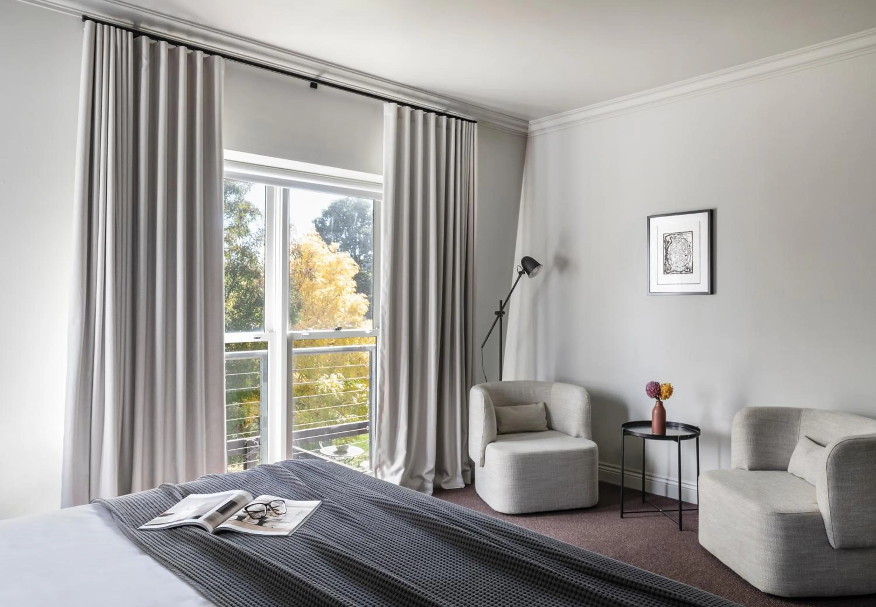 Seating area, Bed in Cleveland Estate