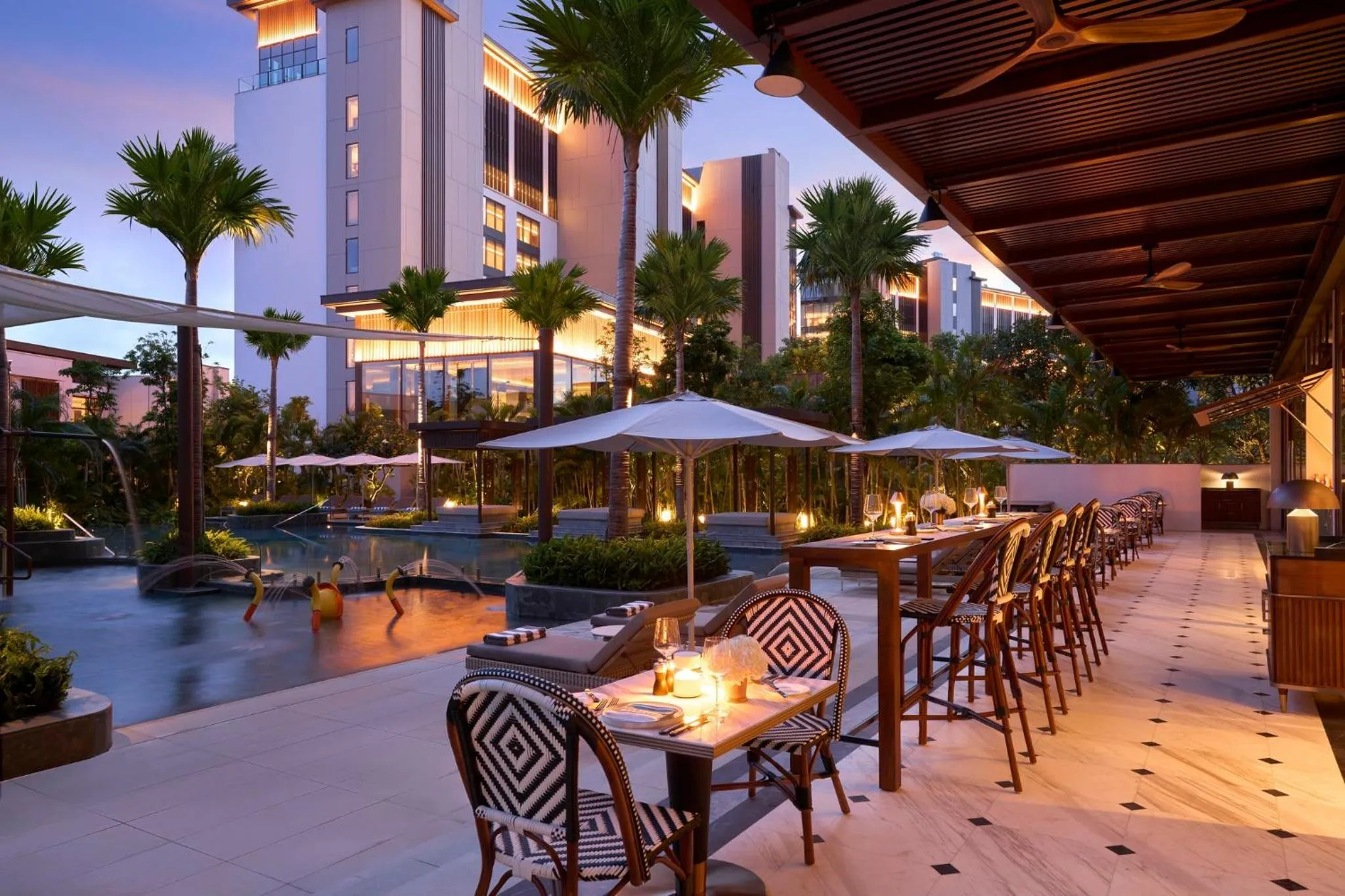 Restaurant/places to eat in InterContinental Halong Bay Resort by IHG