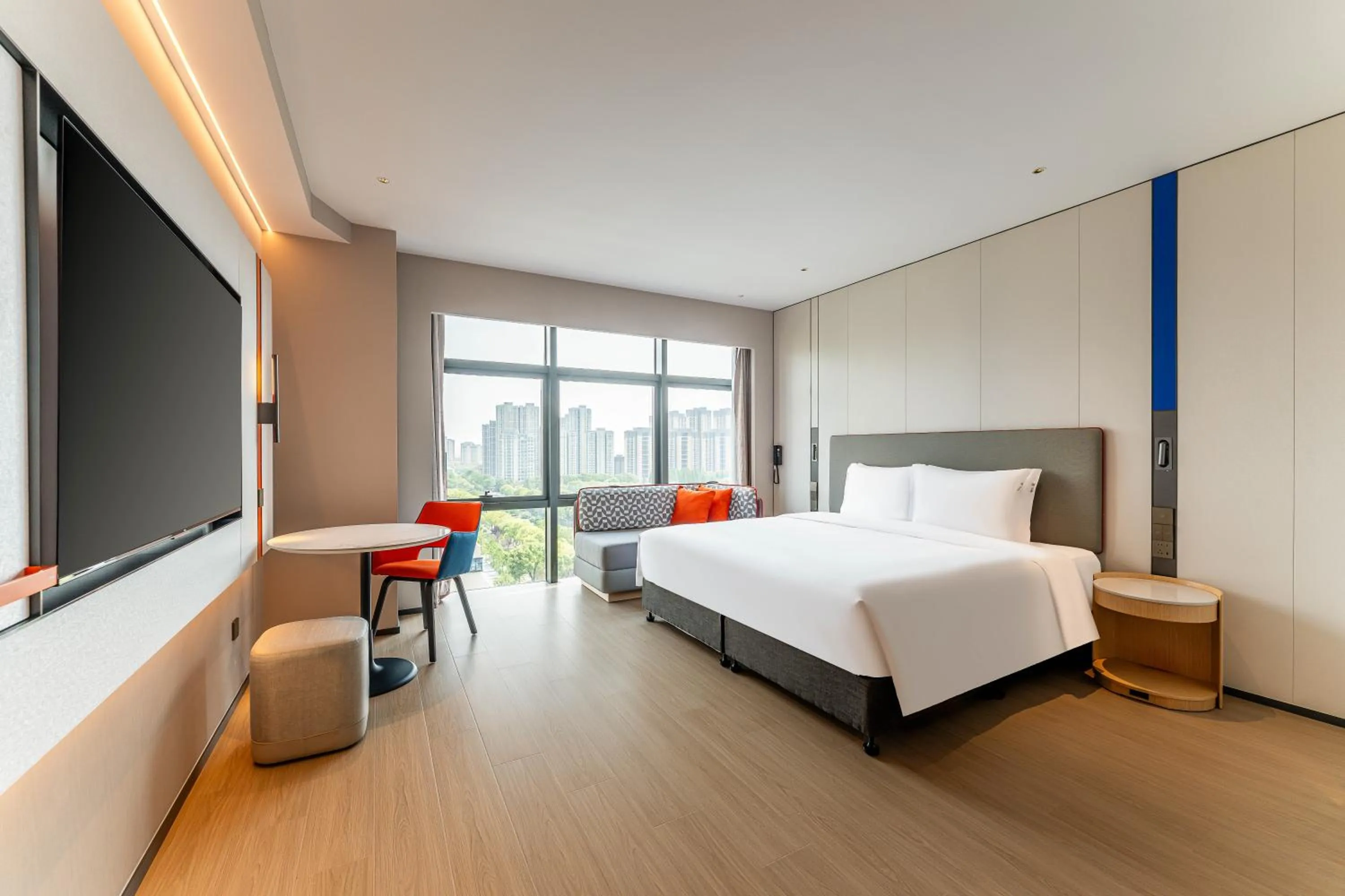 Living room, Bed in Holiday Inn Express Kunshan Yushan by IHG