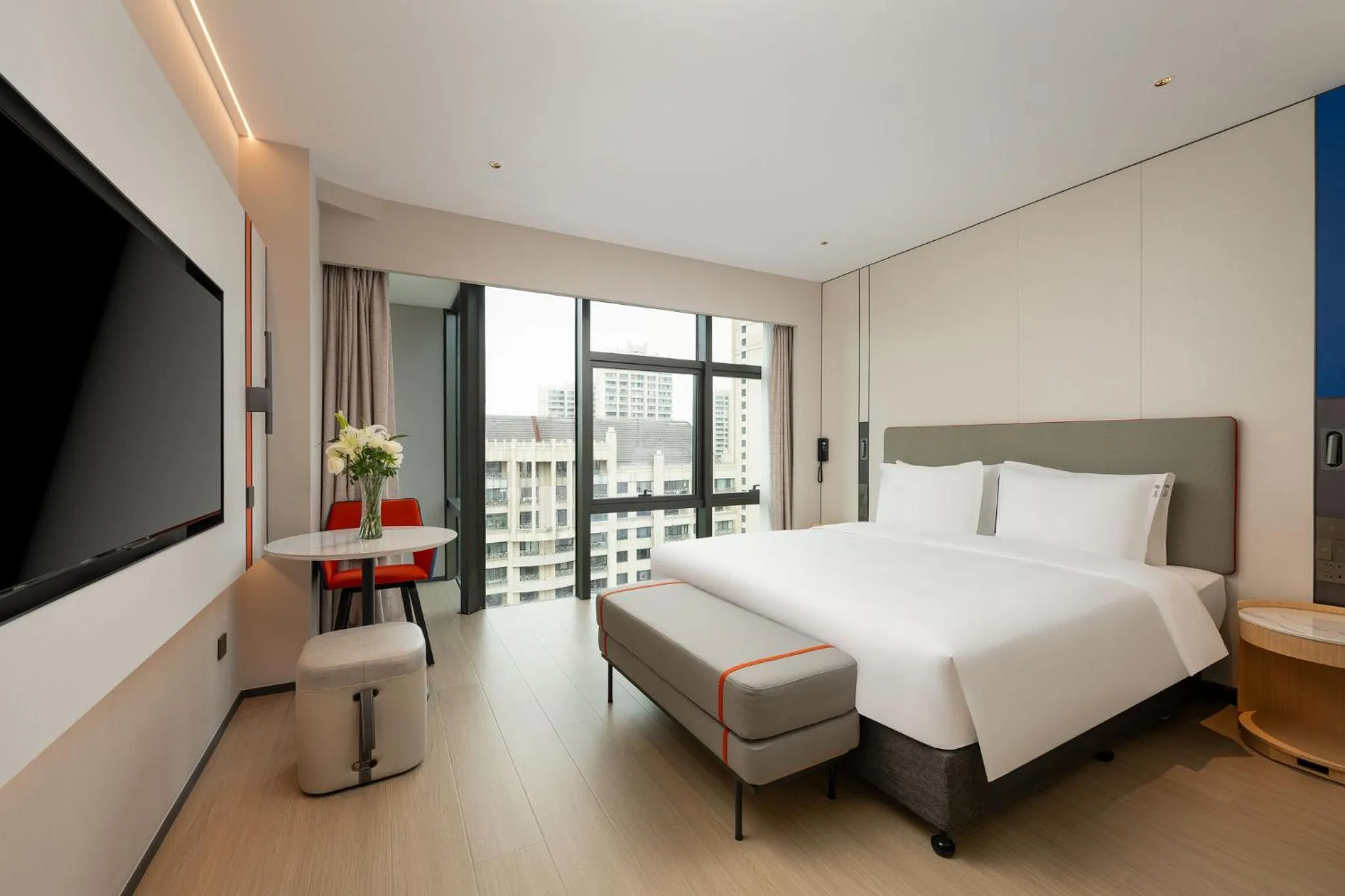 Photo of the whole room, Bed in Holiday Inn Express Kunshan Yushan by IHG