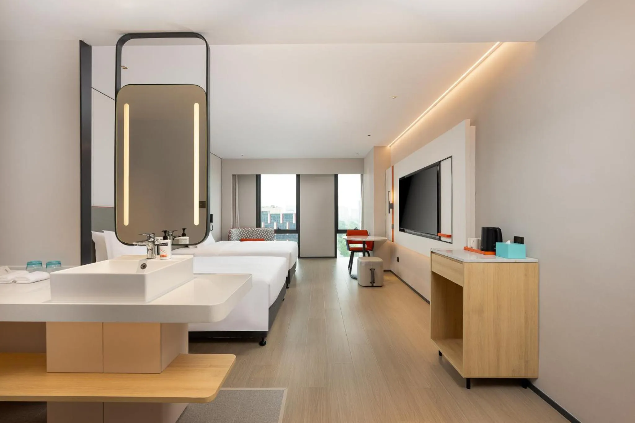 Photo of the whole room, Bed in Holiday Inn Express Kunshan Yushan by IHG