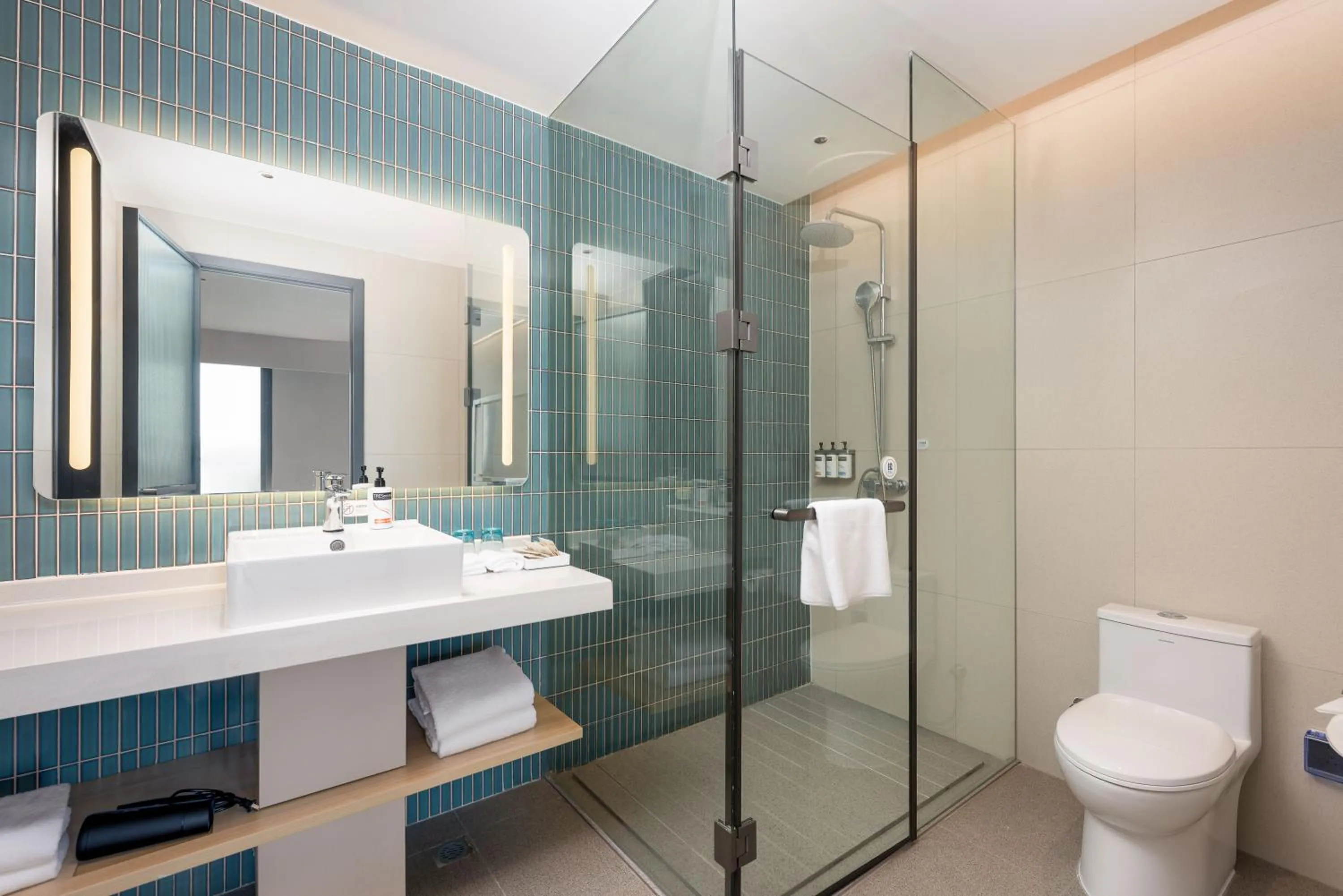 Bathroom in Holiday Inn Express Kunshan Yushan by IHG