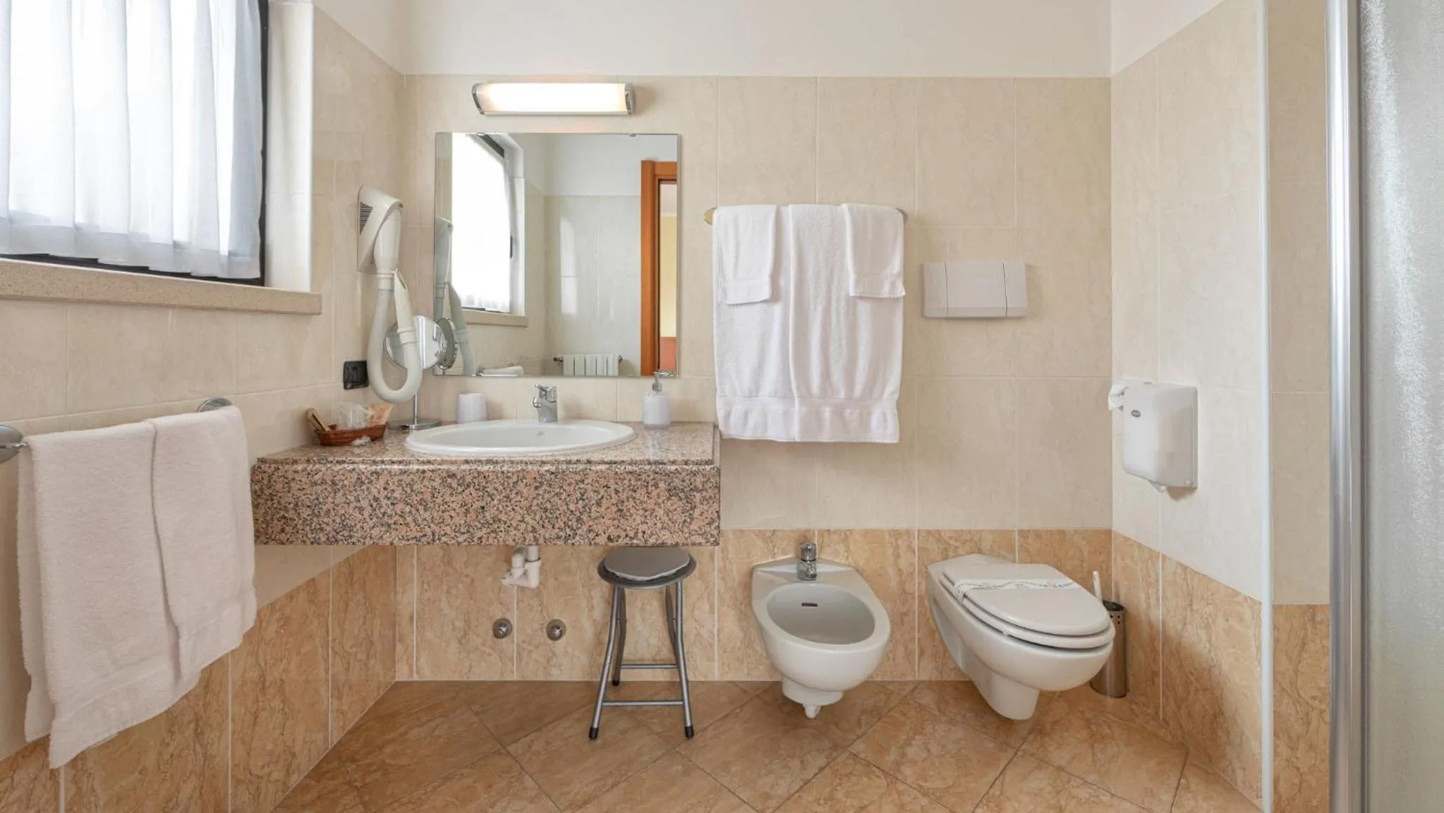 Shower in Hotel Postumia