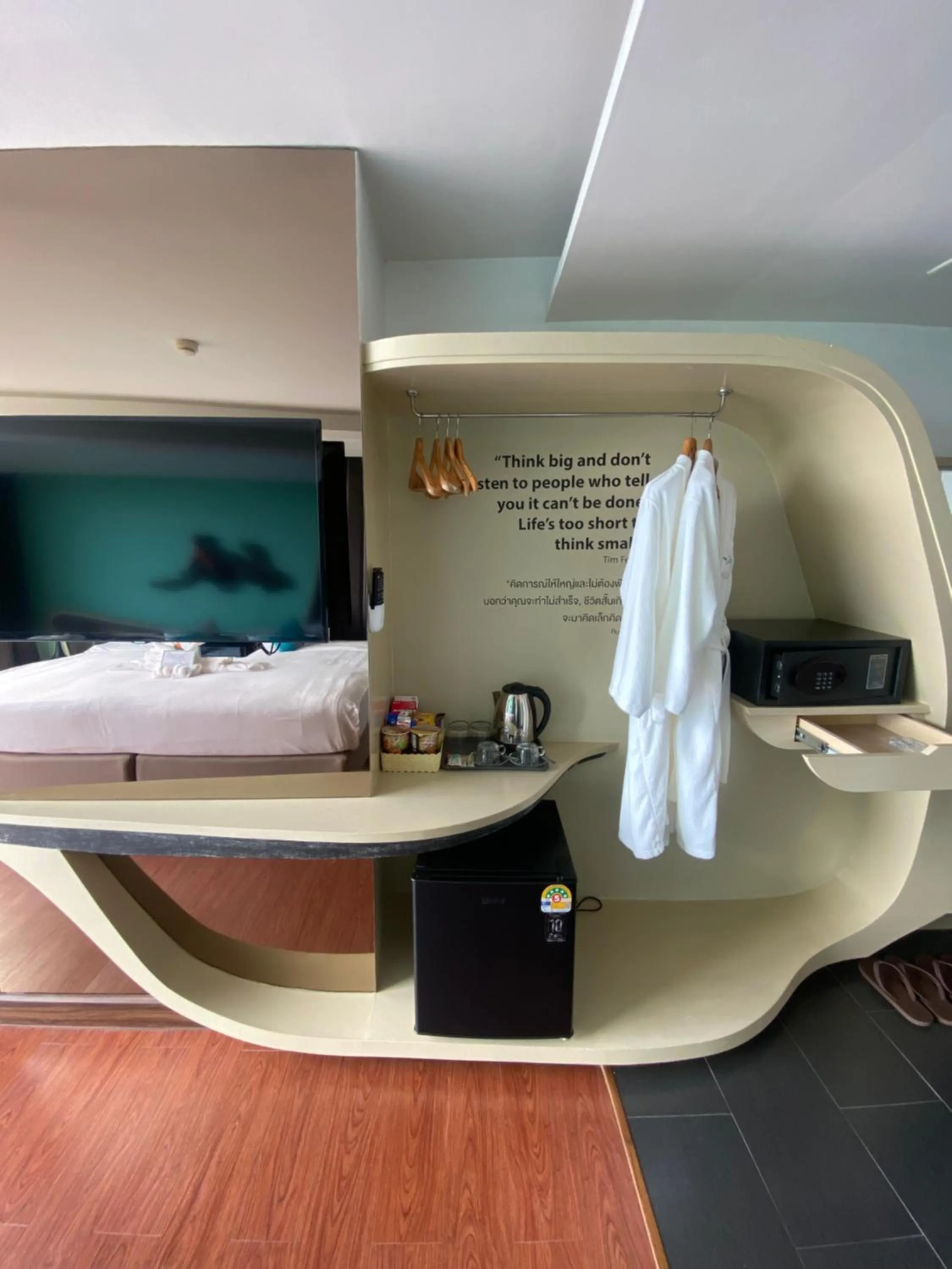 minibar, Bed in The Xtreme Suites