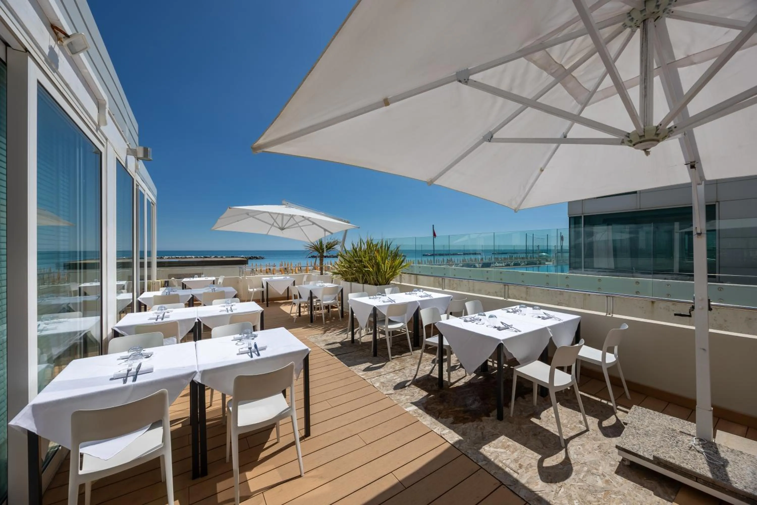 Restaurant/places to eat in Nautilus Family Hotel