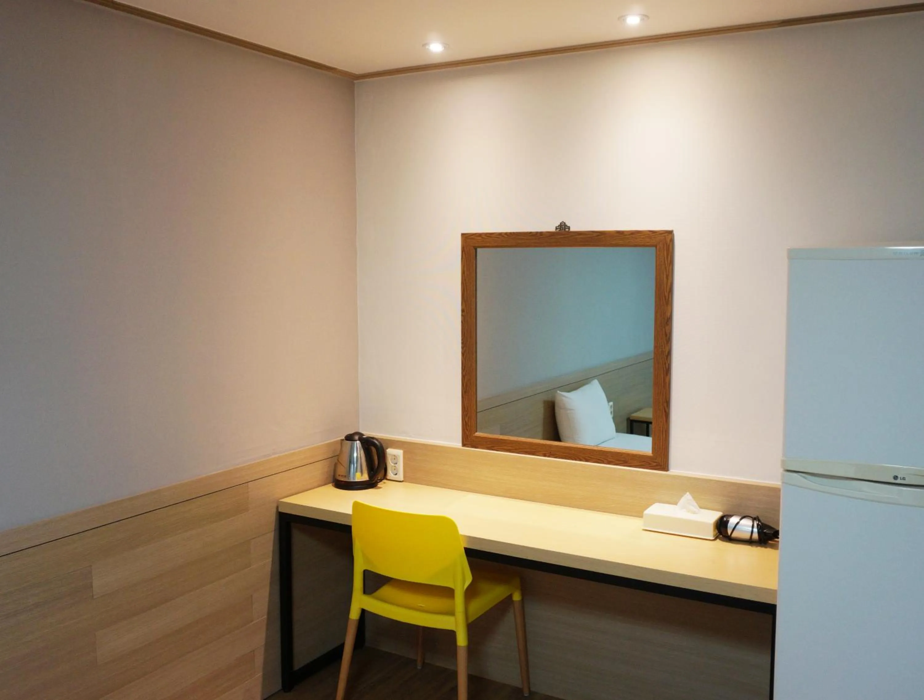 Bedroom, TV/Entertainment Center in Benikea  The Jeju Resort