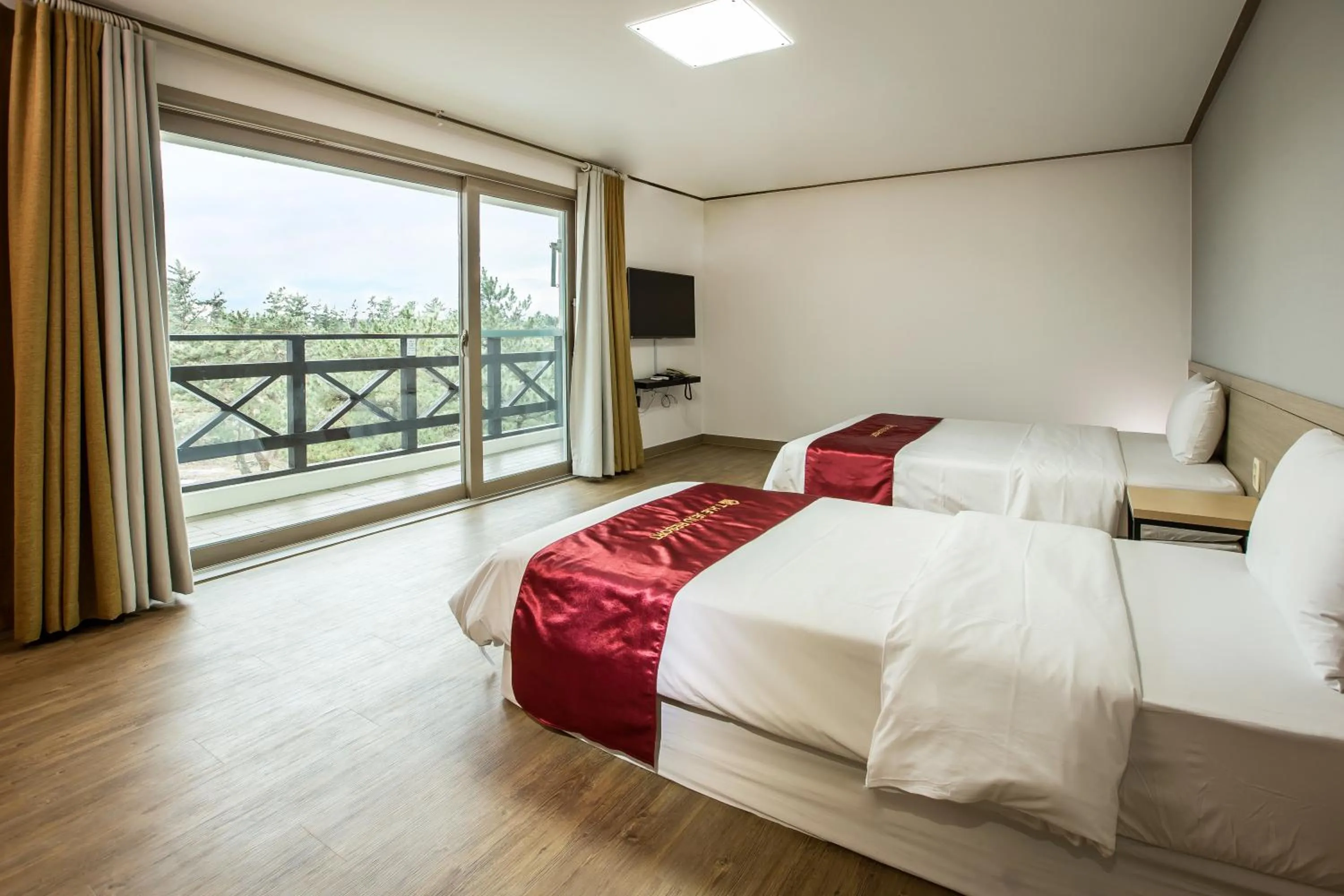 Bed in Benikea  The Jeju Resort