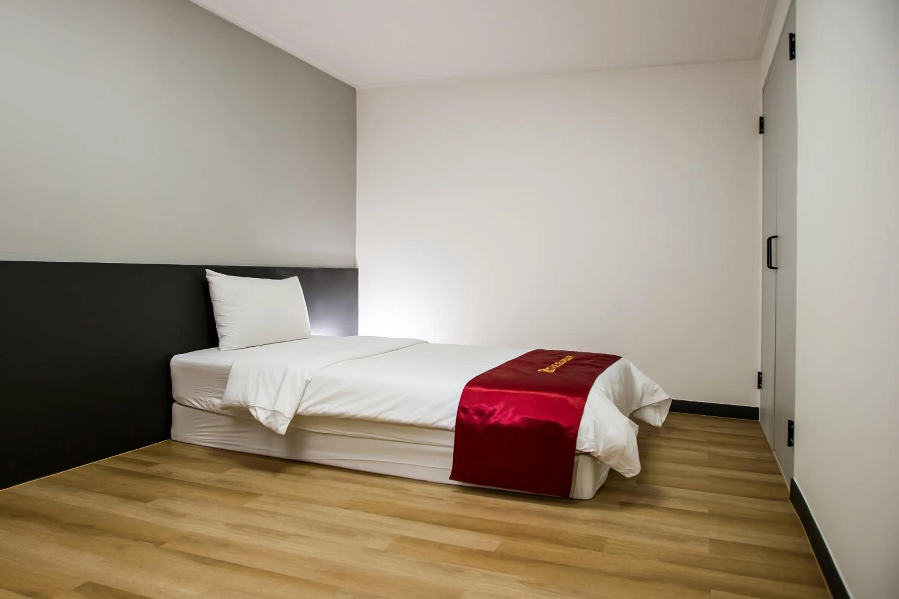 Bed in Benikea  The Jeju Resort