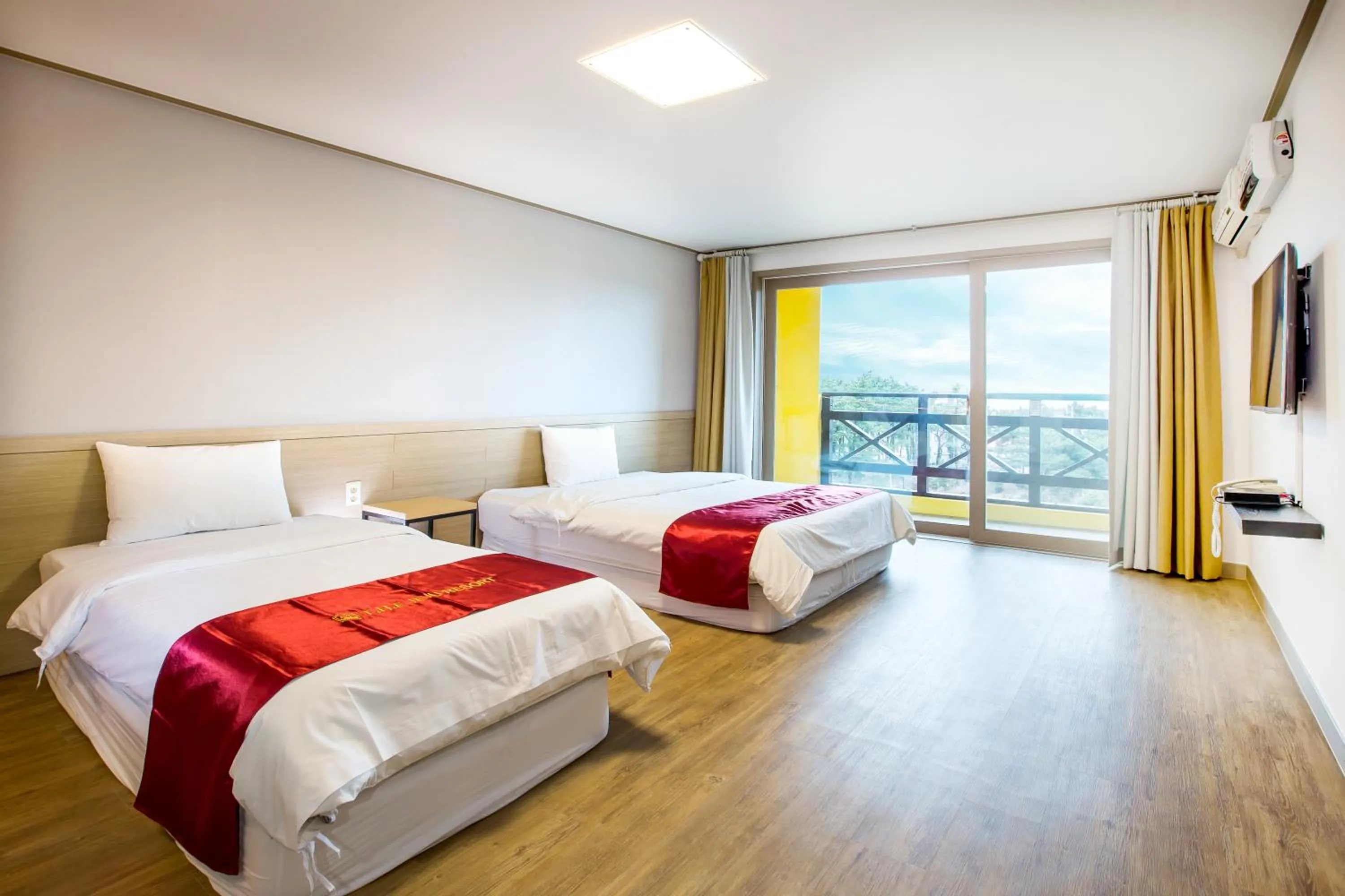 Bed in Benikea  The Jeju Resort