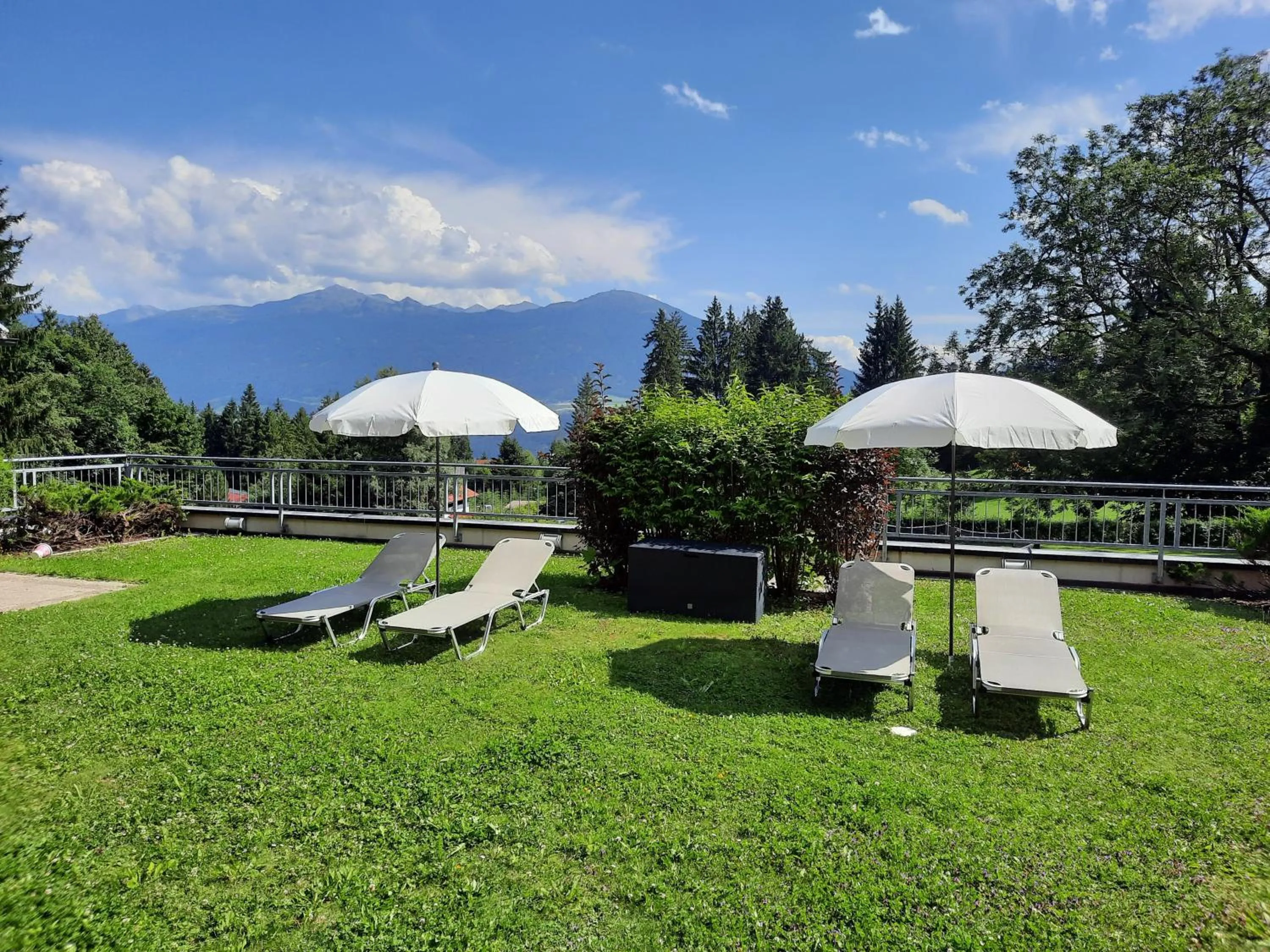 Garden in Sweet Cherry - Boutique & Guesthouse Tyrol