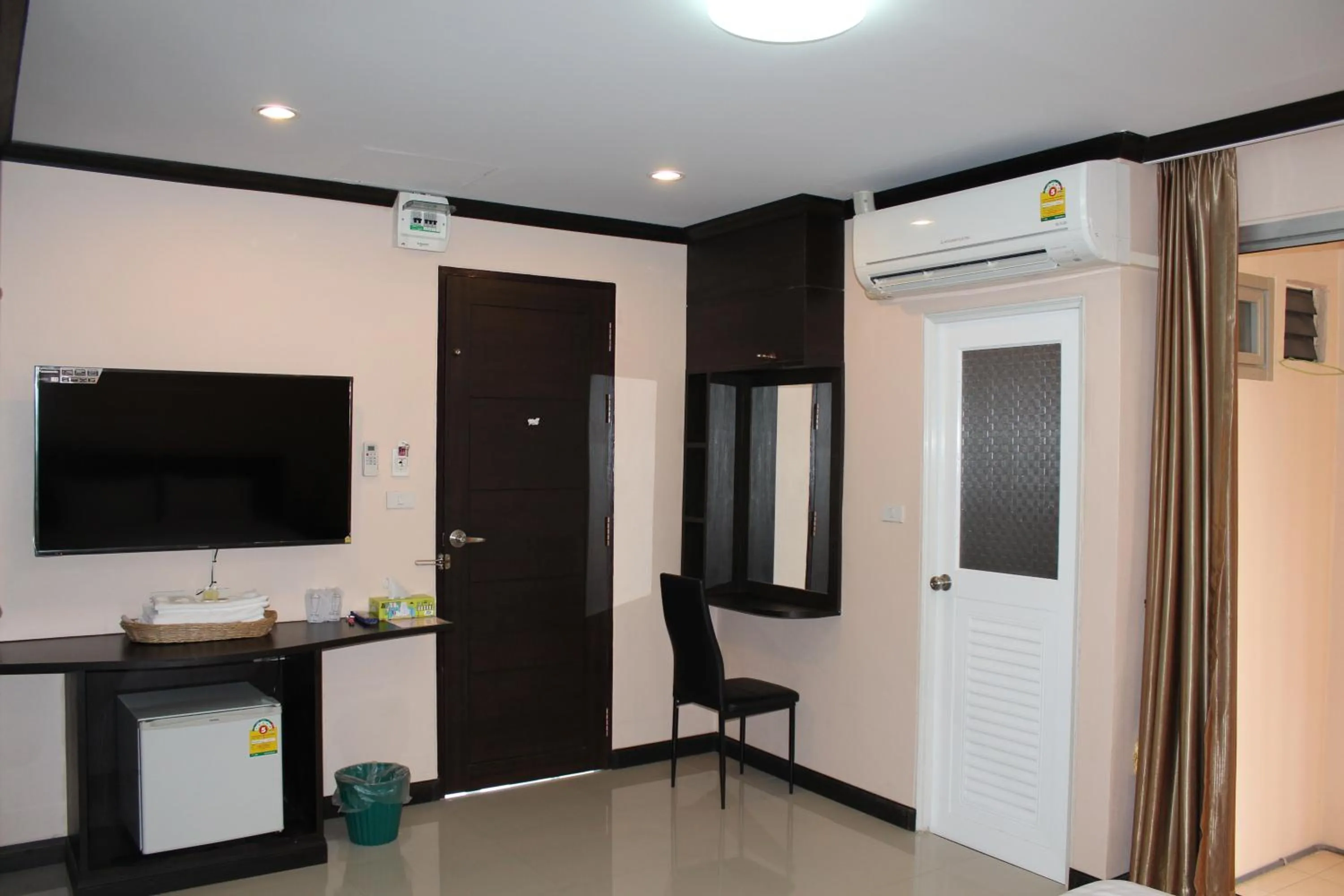 Photo of the whole room in Triton Place