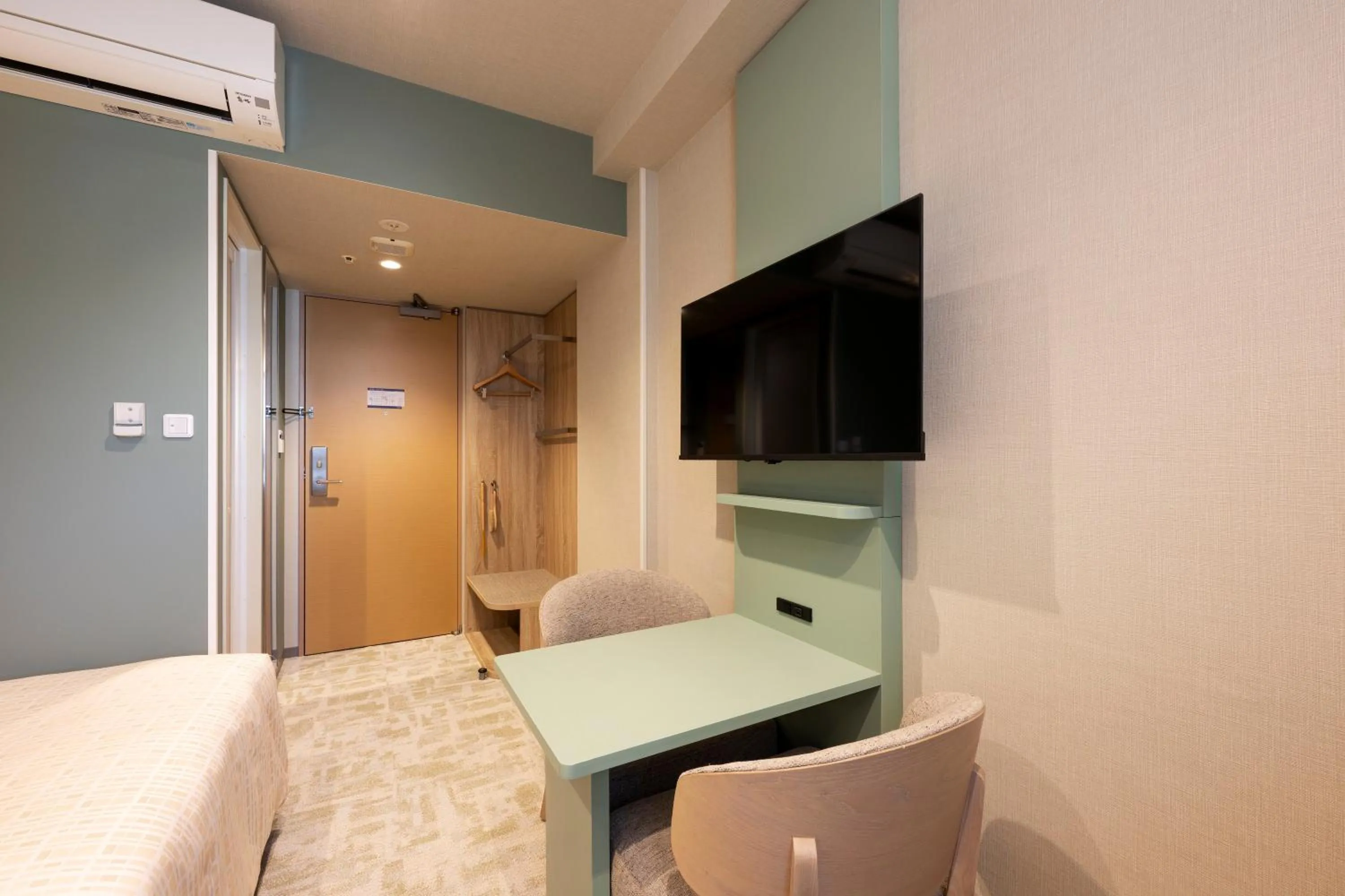 Photo of the whole room, Bed in Keio Presso Inn Akasaka