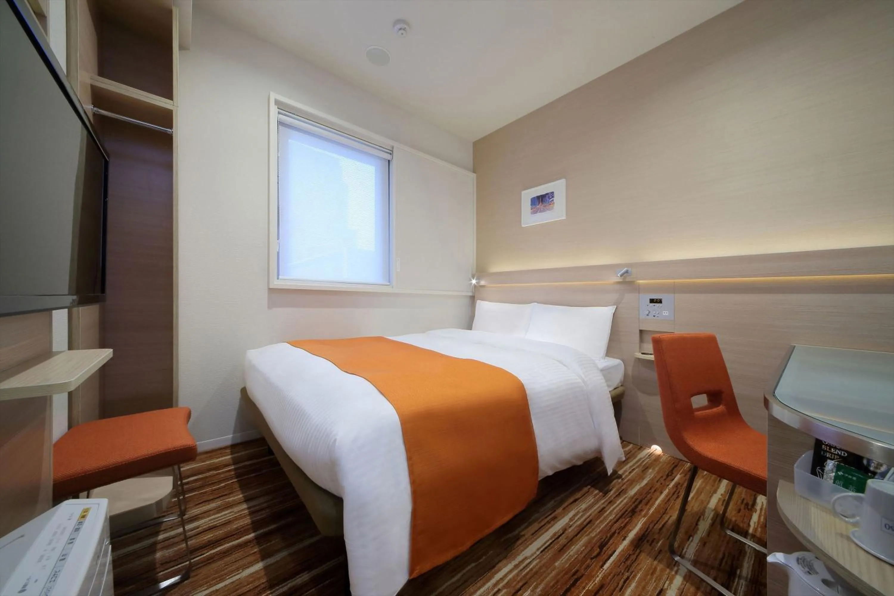 Photo of the whole room, Bed in Keio Presso Inn Akasaka