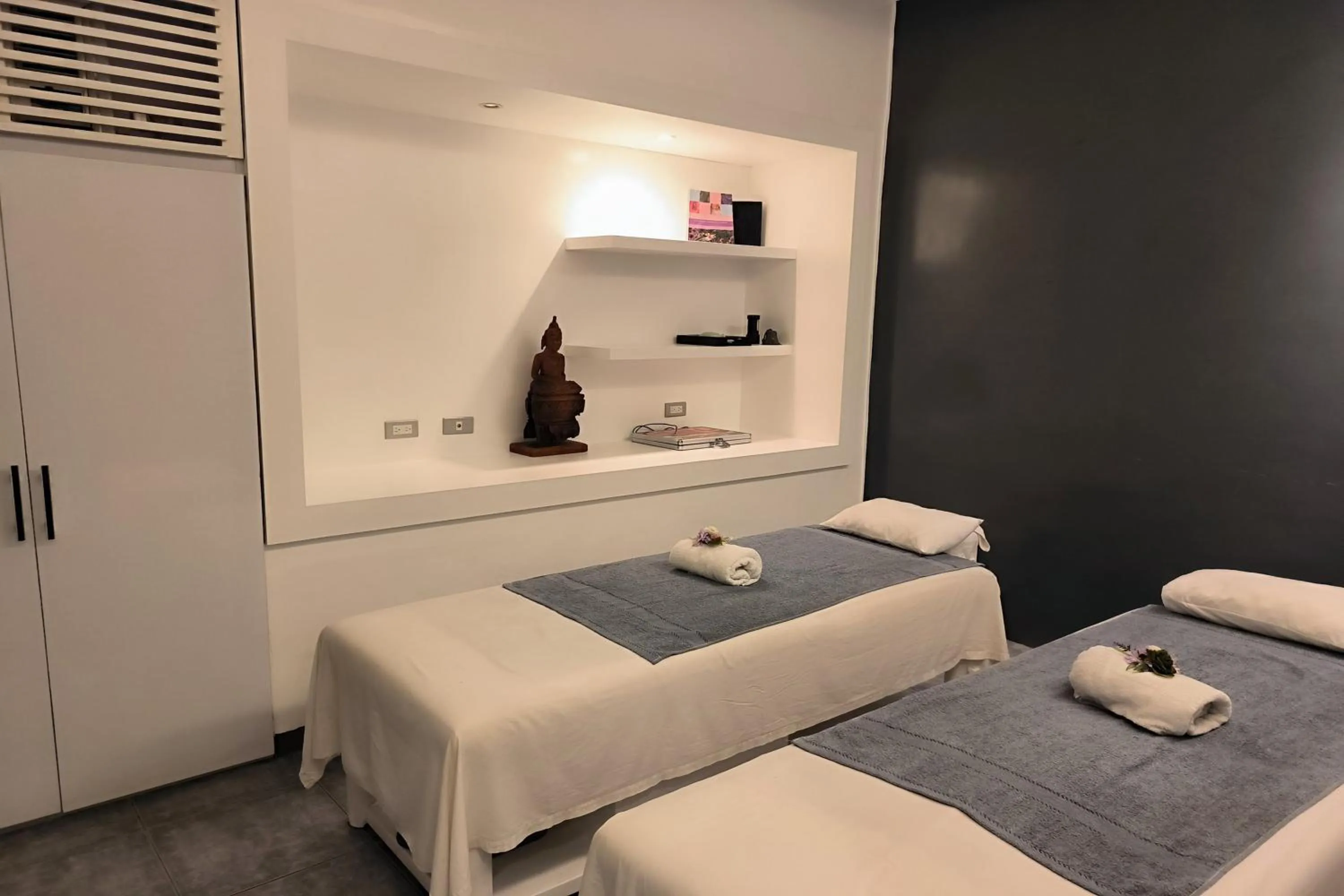 Spa and wellness centre/facilities, Bed in T House Tagaytay