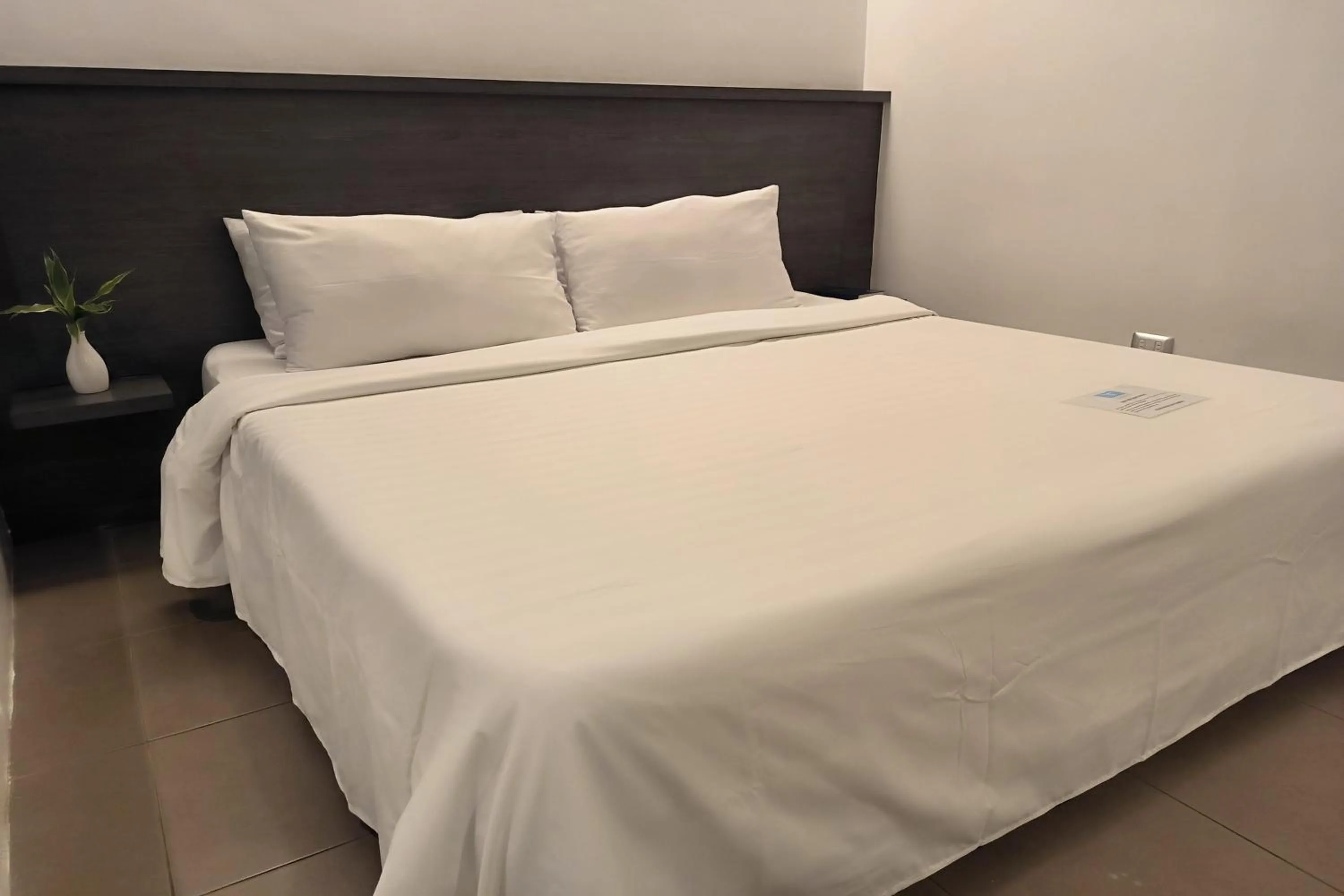 Bed in T House Tagaytay