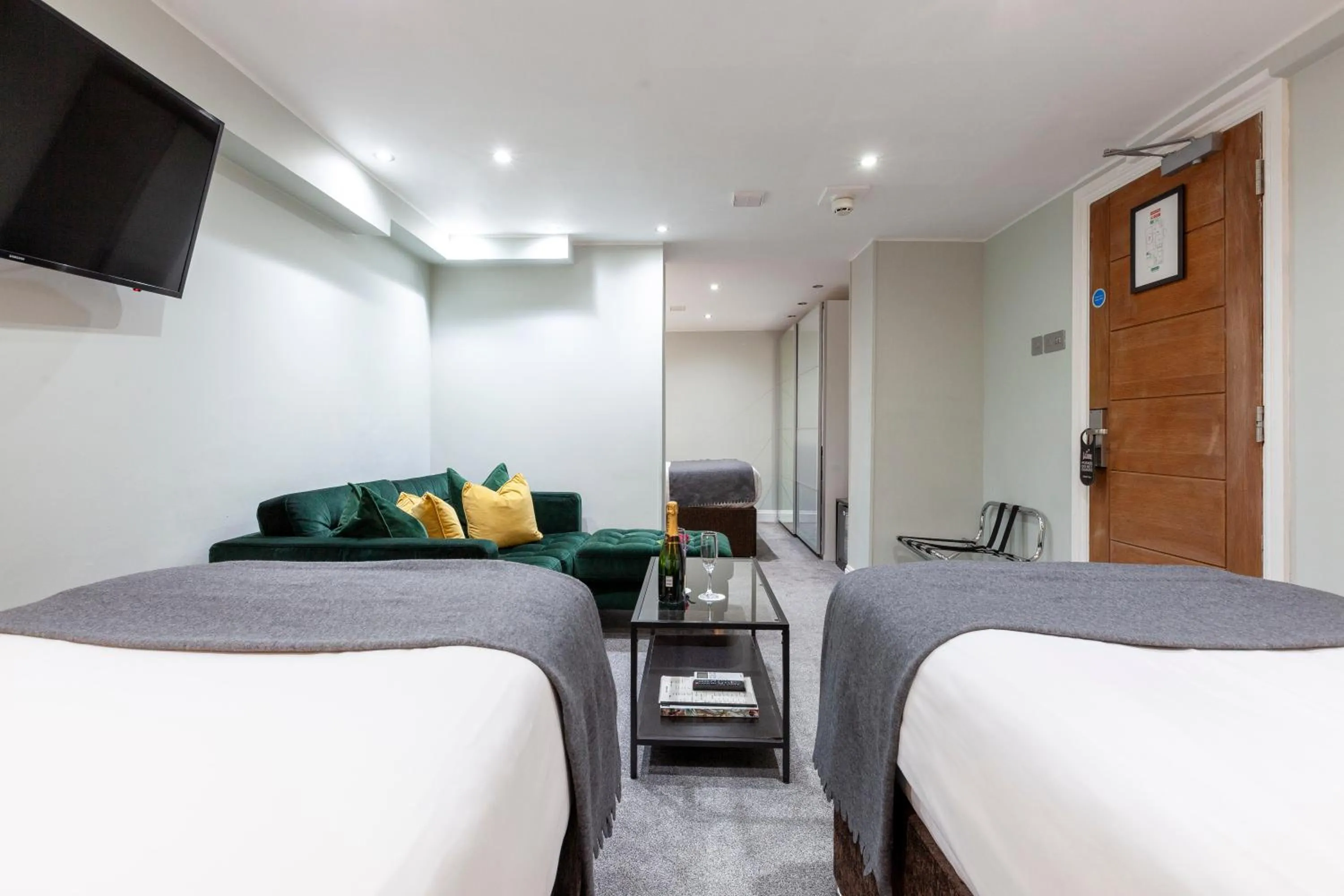 Bedroom, Bed in Hotel Shepherds Bush London