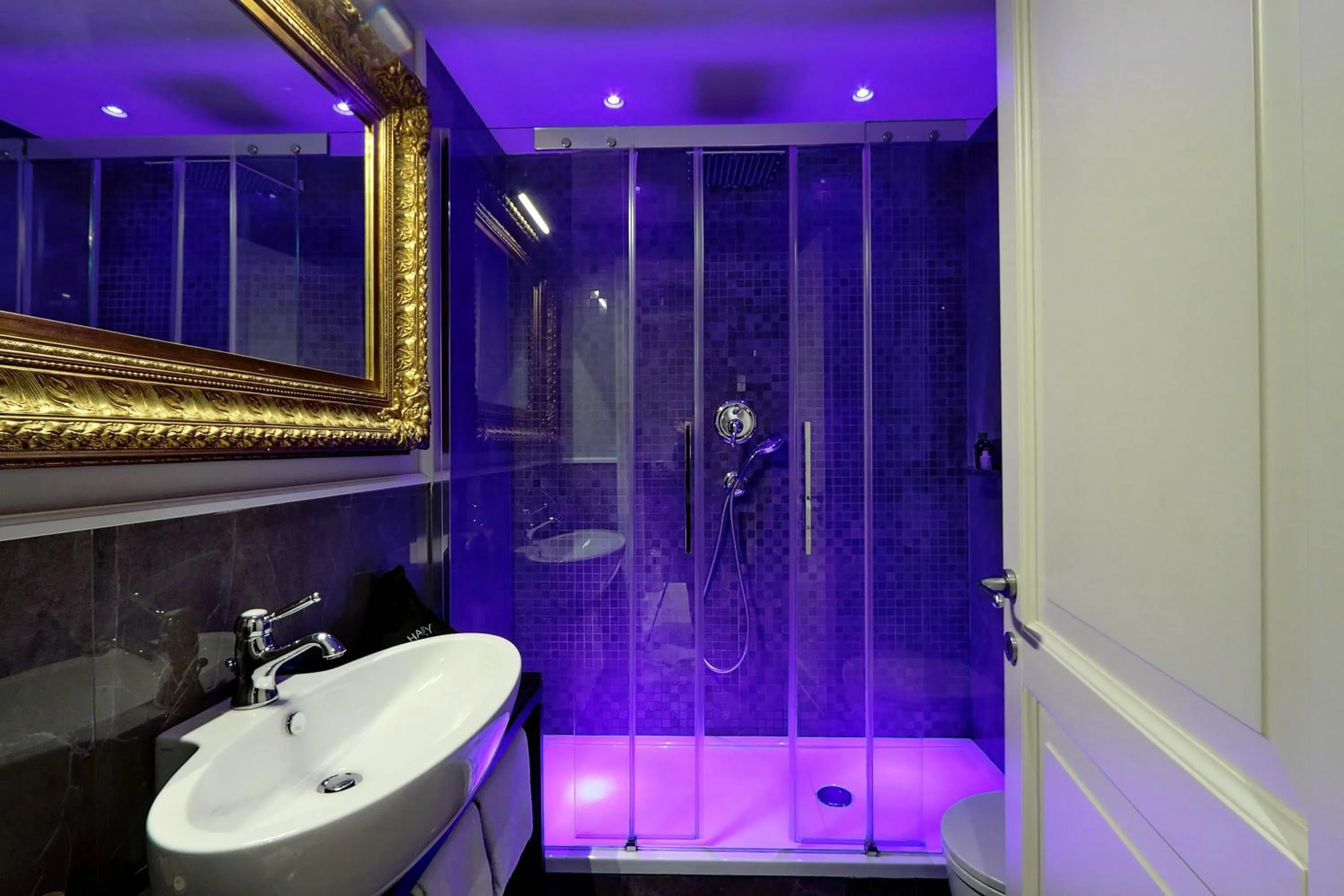 Bathroom in Sistina Twentythree luxury rooms