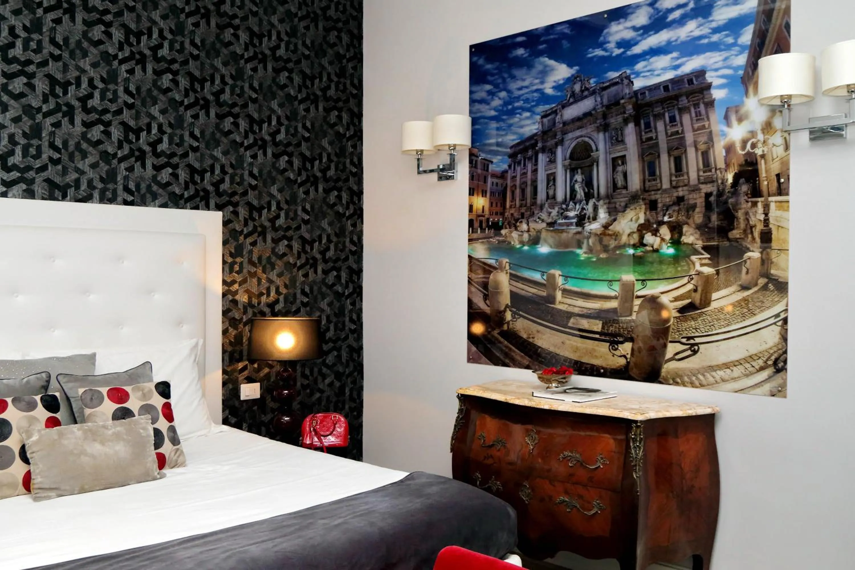 Photo of the whole room in Sistina Twentythree luxury rooms