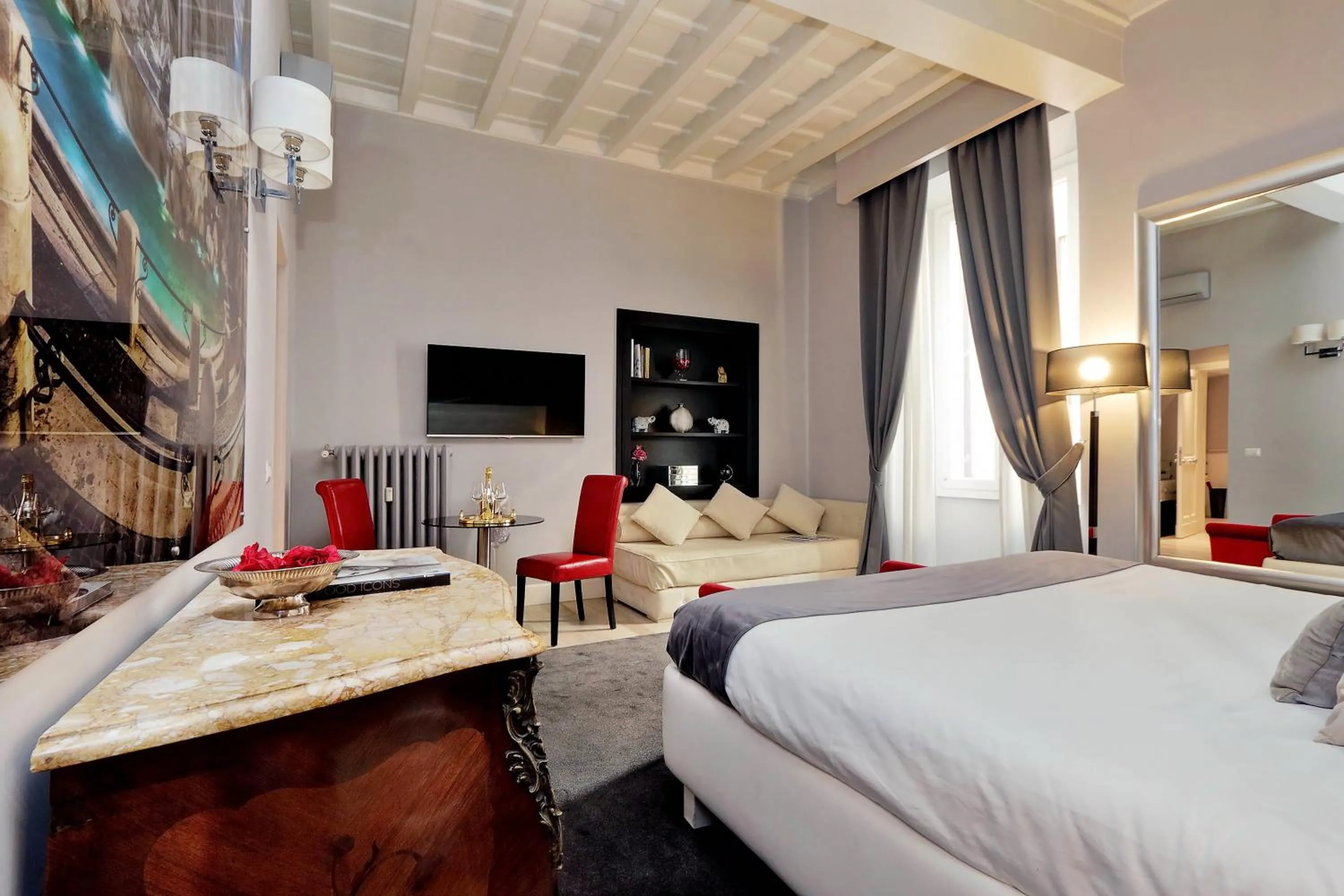 Photo of the whole room, Bed in Sistina Twentythree luxury rooms