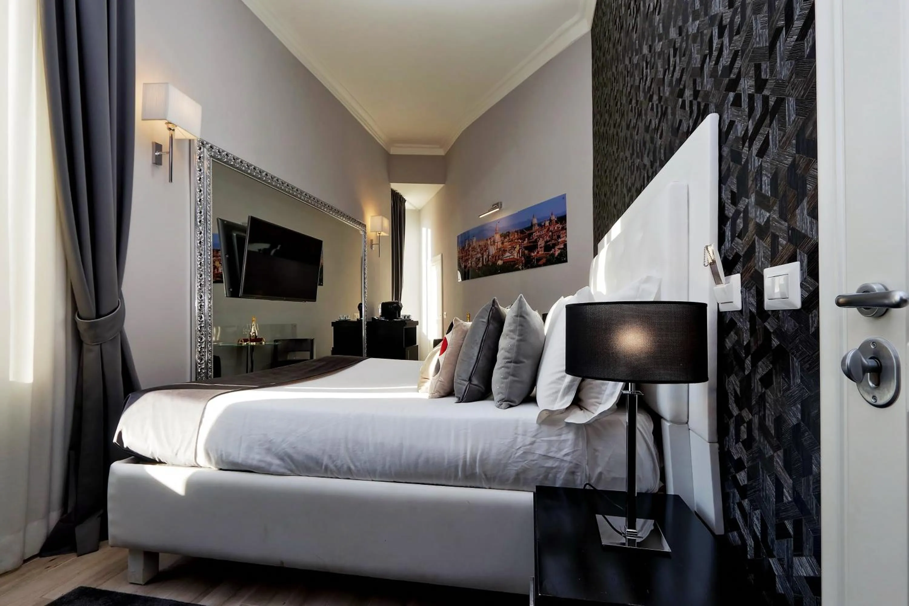Photo of the whole room, Bed in Sistina Twentythree luxury rooms