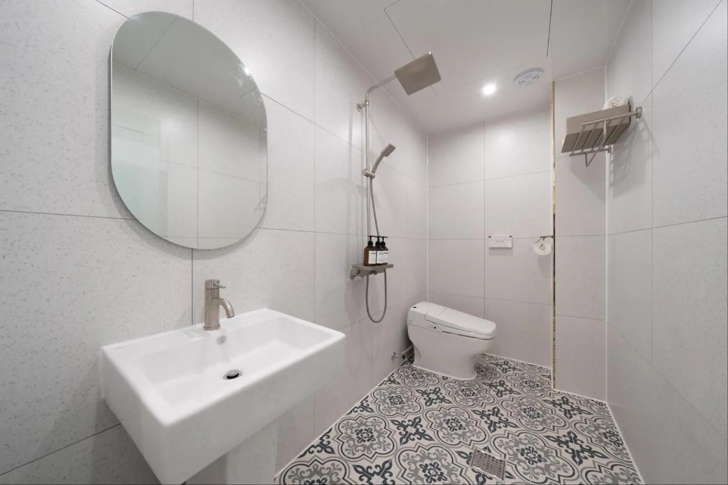 Shower in DK Airport Hotel