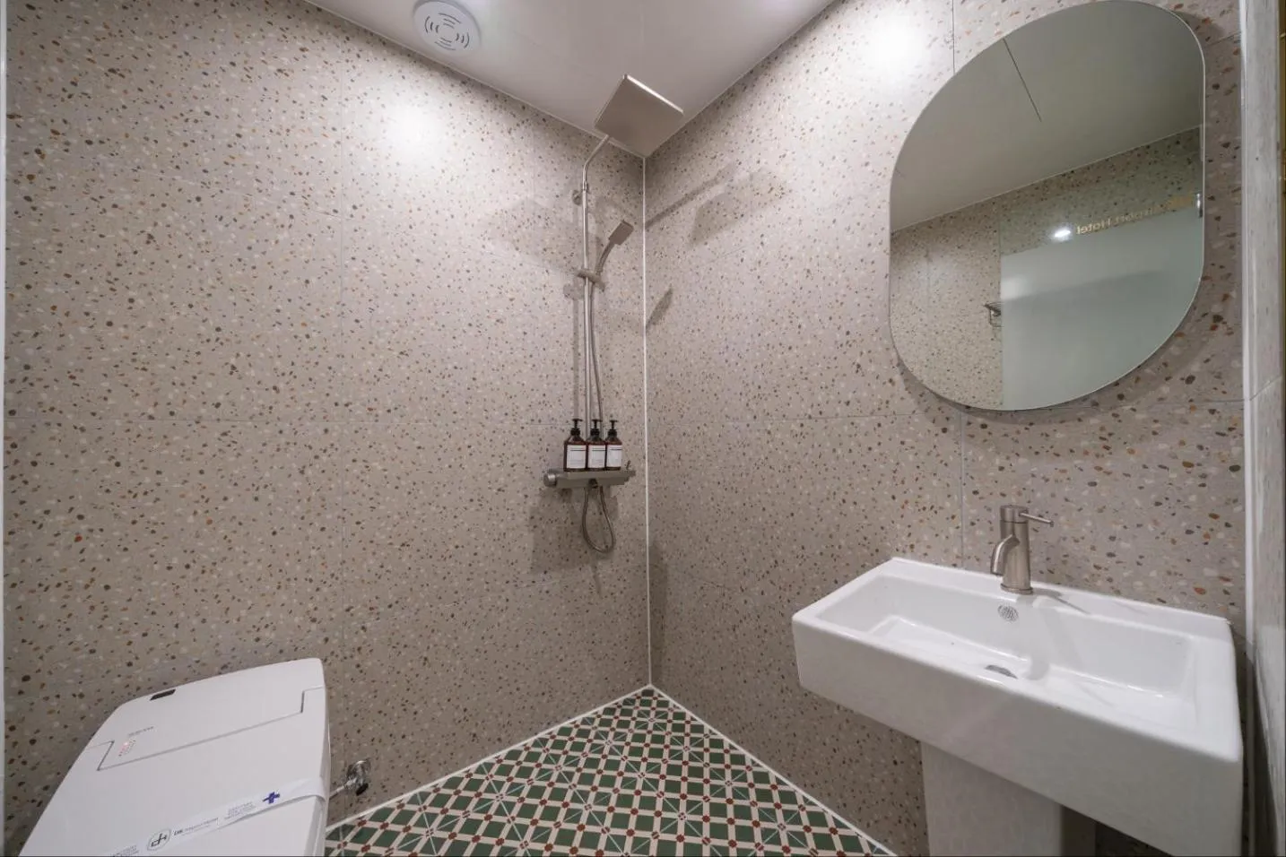 Shower in DK Airport Hotel