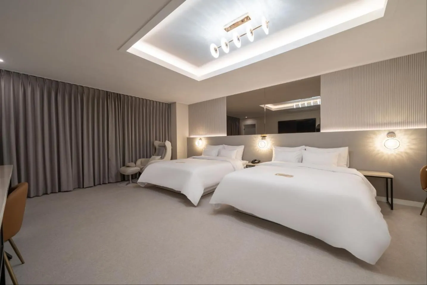 Bed in DK Airport Hotel