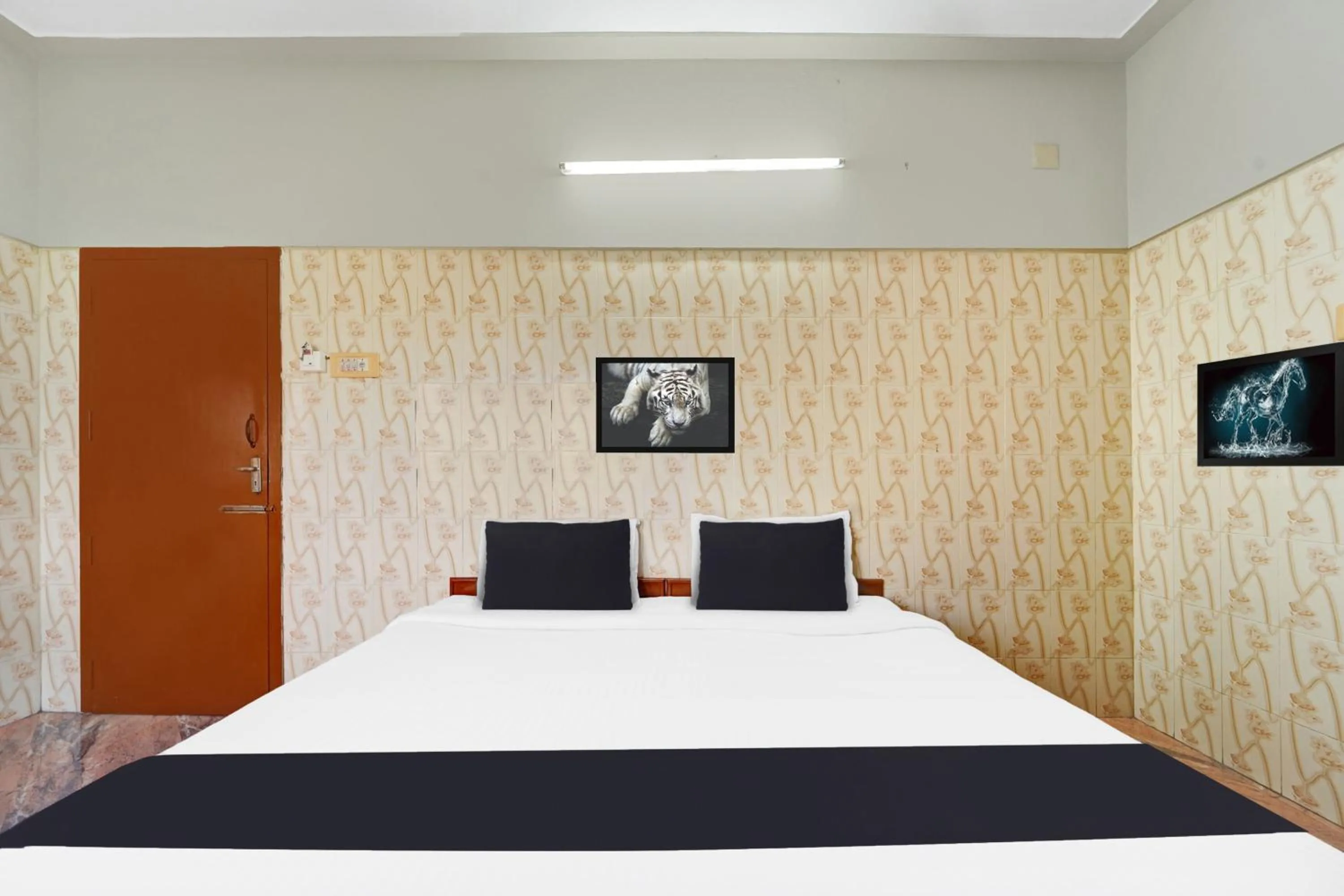 Bedroom, Bed in Super Hotel O Tiruppur Near Railway station