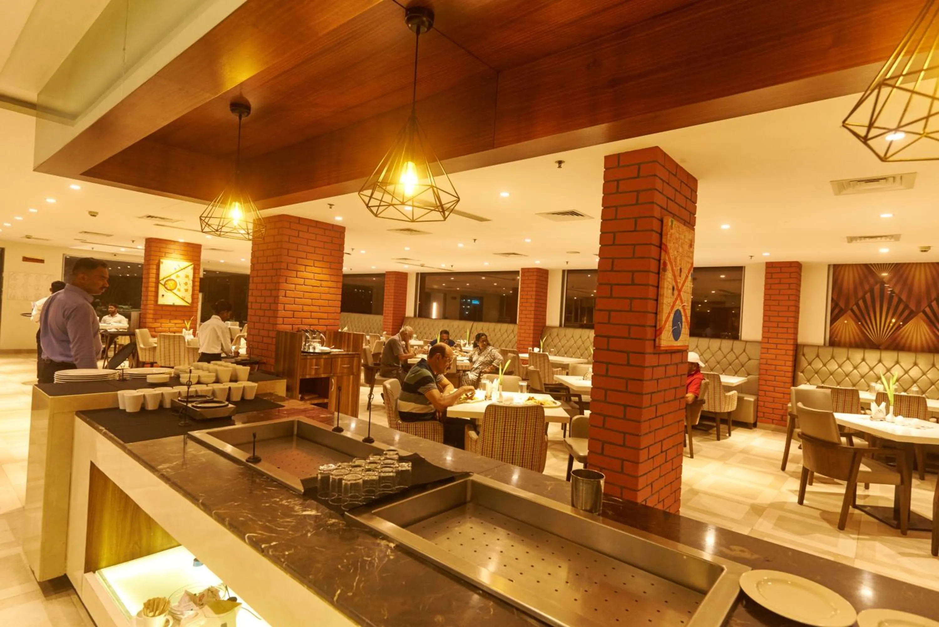 Restaurant/places to eat in Tania President Inn