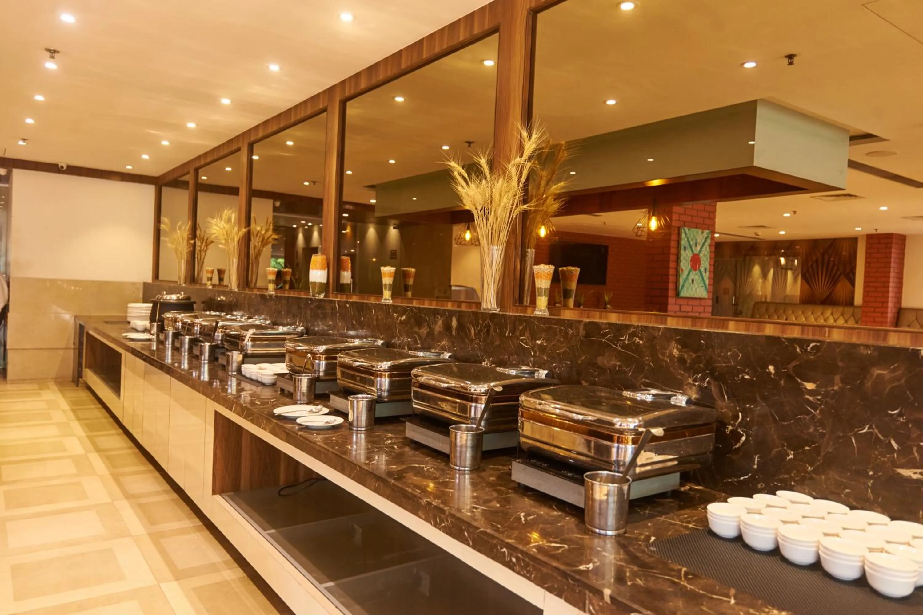 Restaurant/places to eat in Tania President Inn