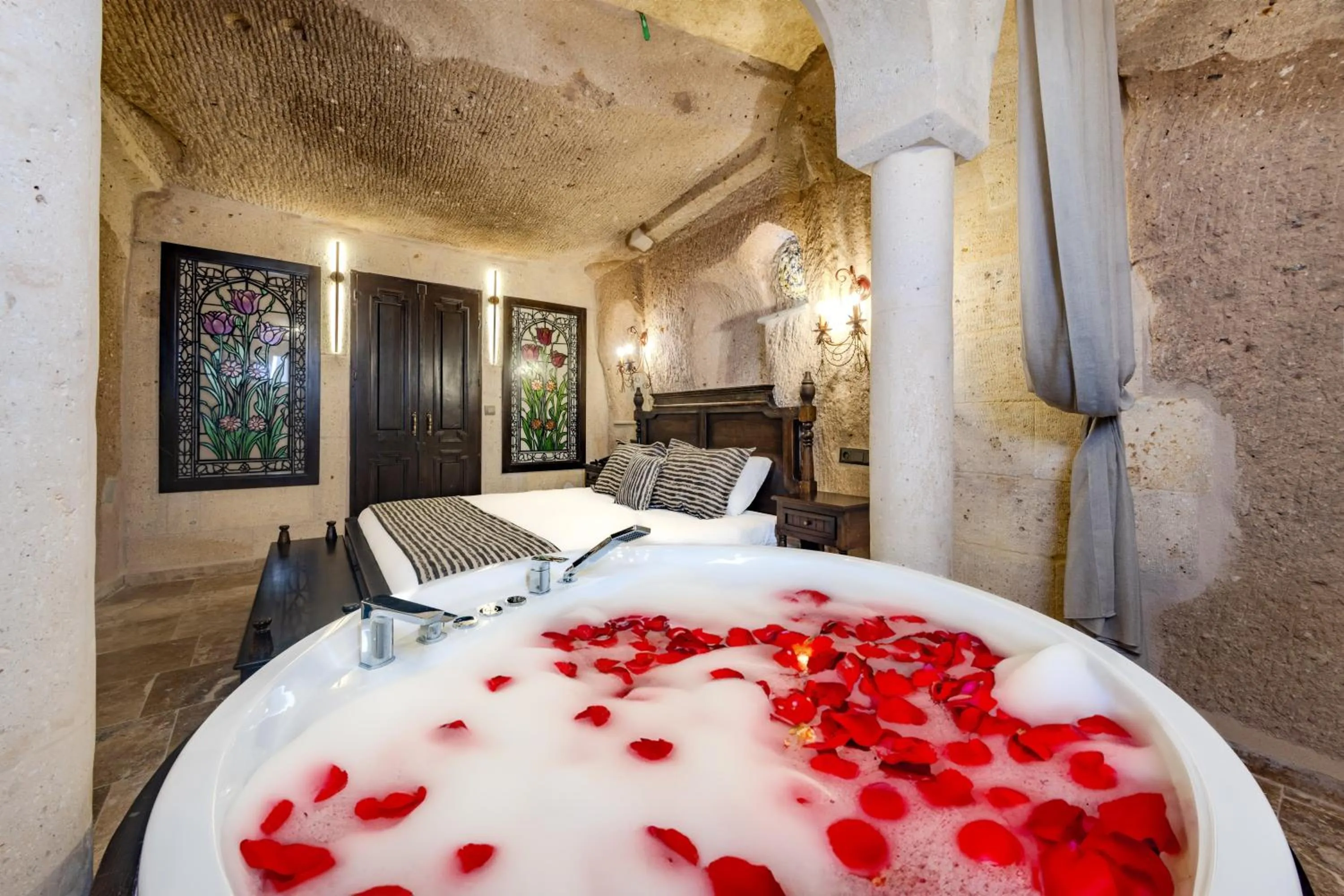 Hot Tub in Castellum Cave Cappadocia