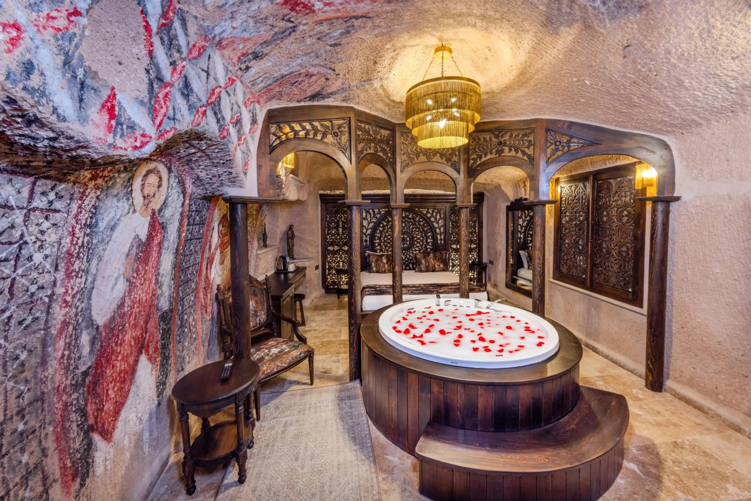 Hot Tub in Castellum Cave Cappadocia