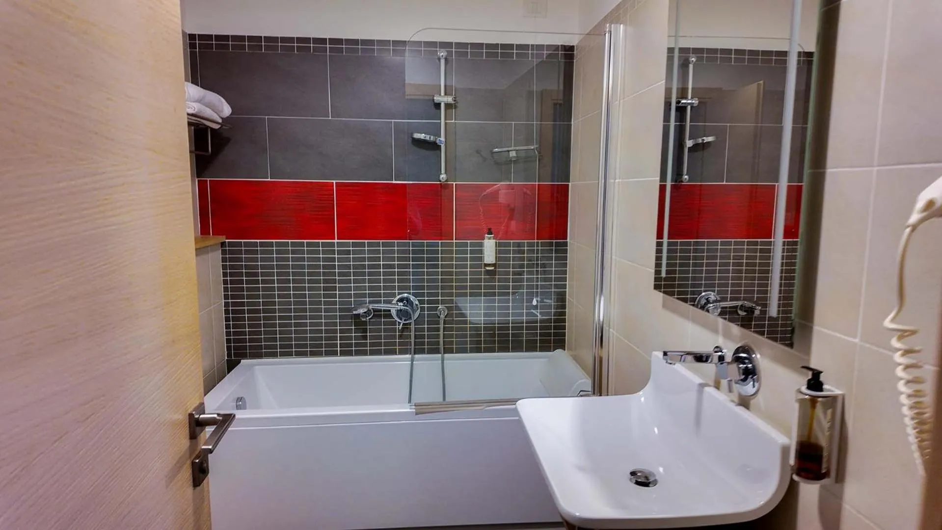 Shower in Hotel Club Torre Salinas - Adults Only