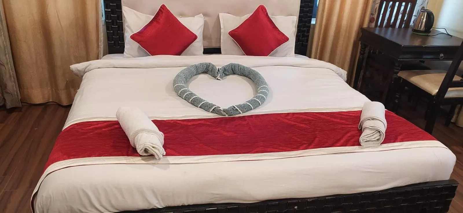 Bed in Heavenwood Heritage Hotel By Urban Inn Resorts