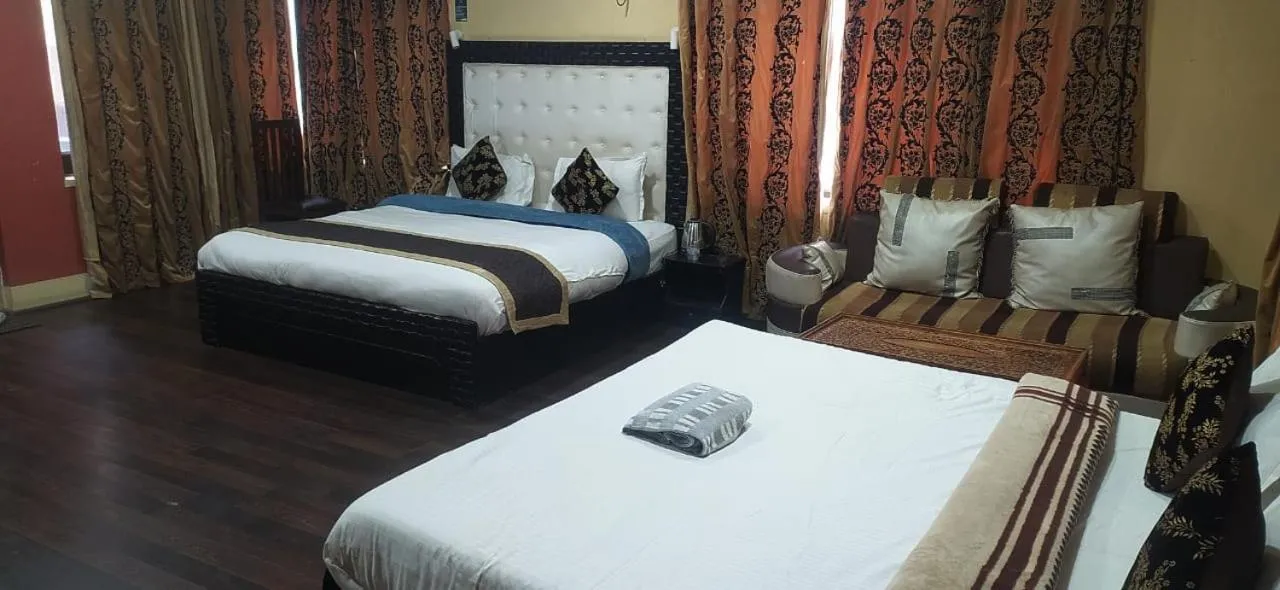 Bed in Heavenwood Heritage Hotel By Urban Inn Resorts