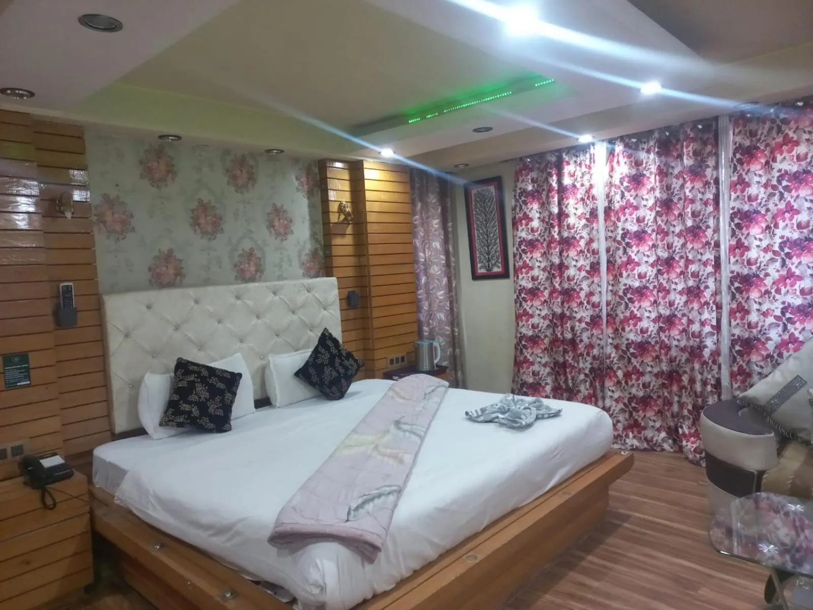 Bed in Heavenwood Heritage Hotel By Urban Inn Resorts