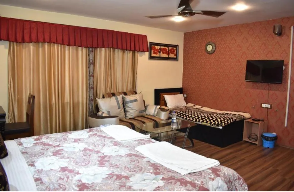Bed in Heavenwood Heritage Hotel By Urban Inn Resorts