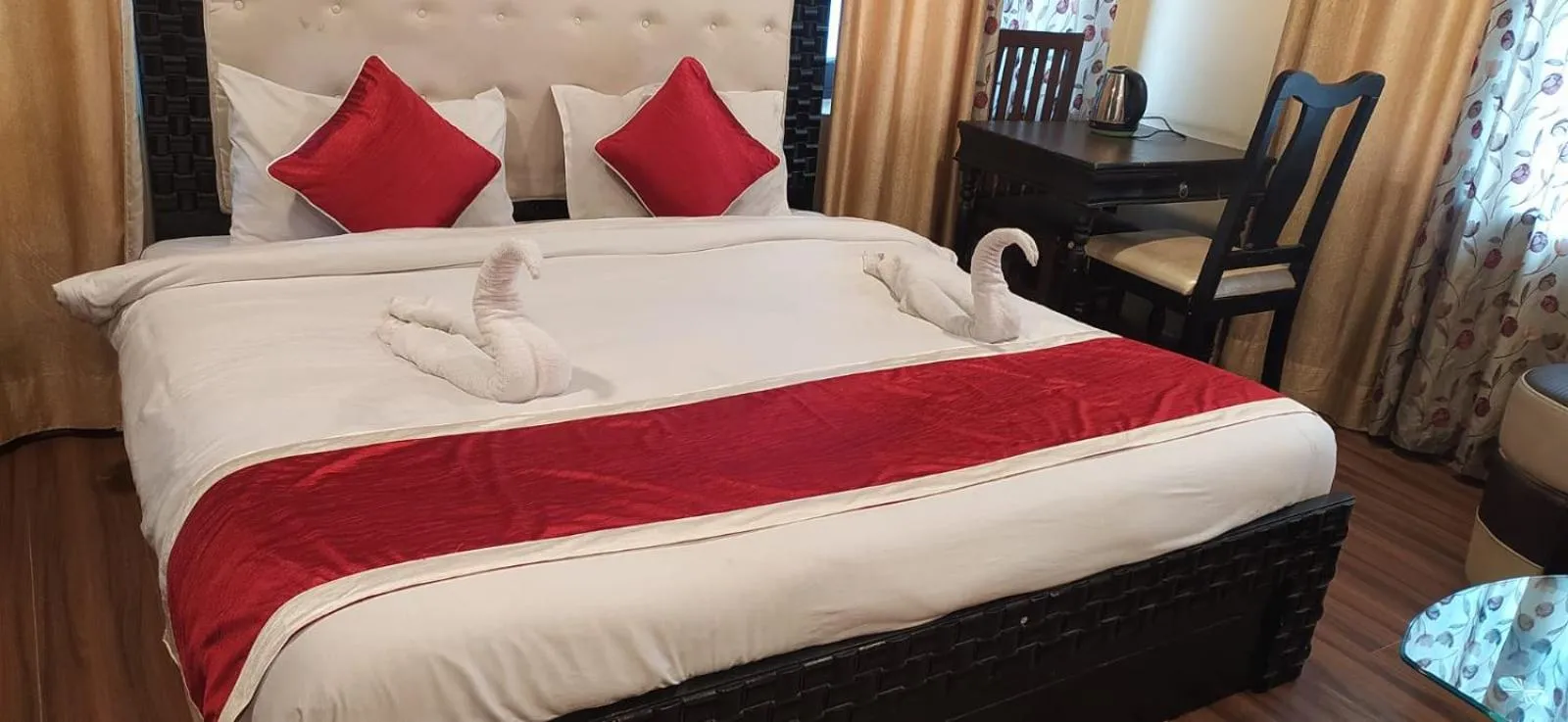 Bed in Heavenwood Heritage Hotel By Urban Inn Resorts