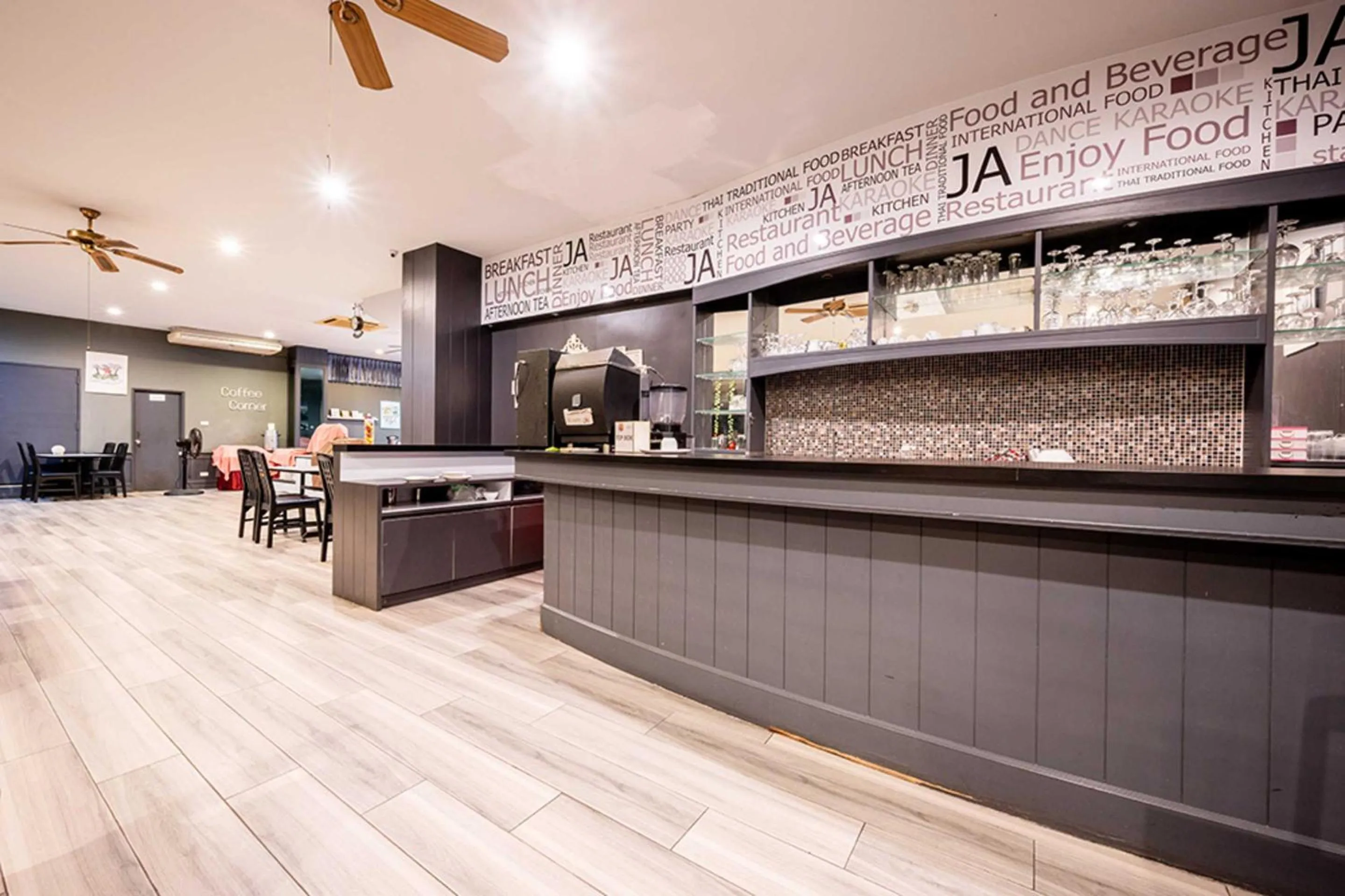 Lounge or bar in Dancenter Luxury Underwater World Pattaya