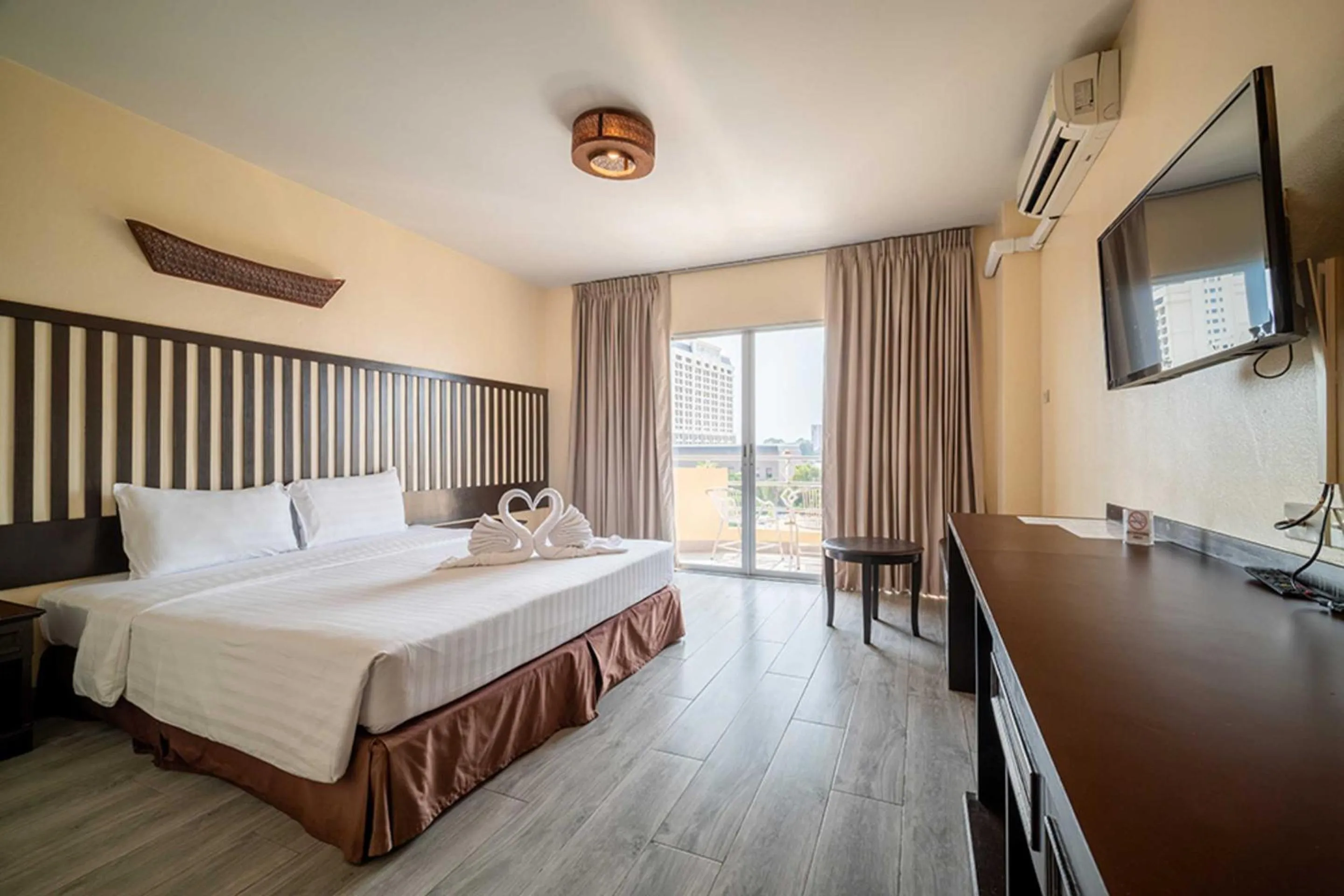 Bed in Dancenter Luxury Underwater World Pattaya