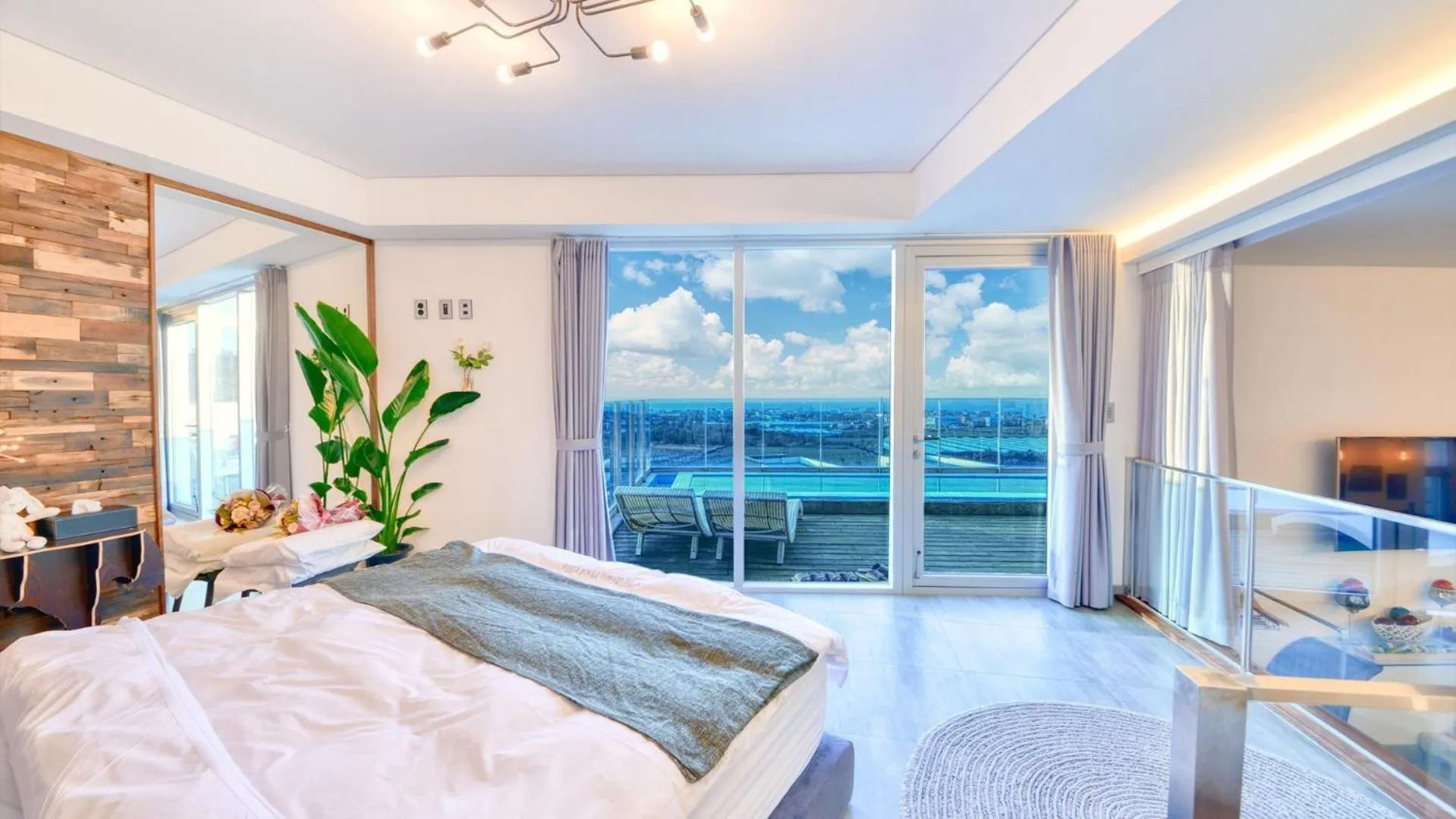 Property building, Bed in Seogwipo Dawa Pool Villa Pension