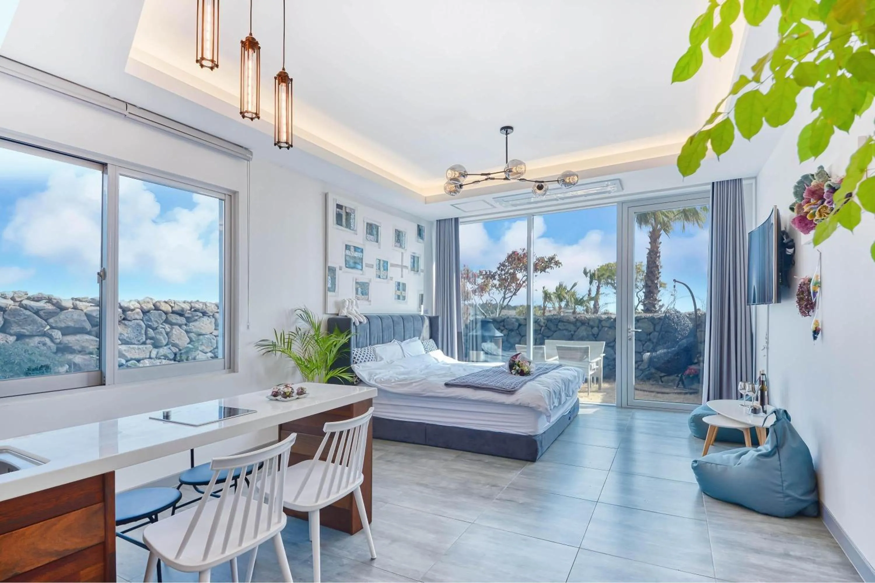 Property building, Bed in Seogwipo Dawa Pool Villa Pension