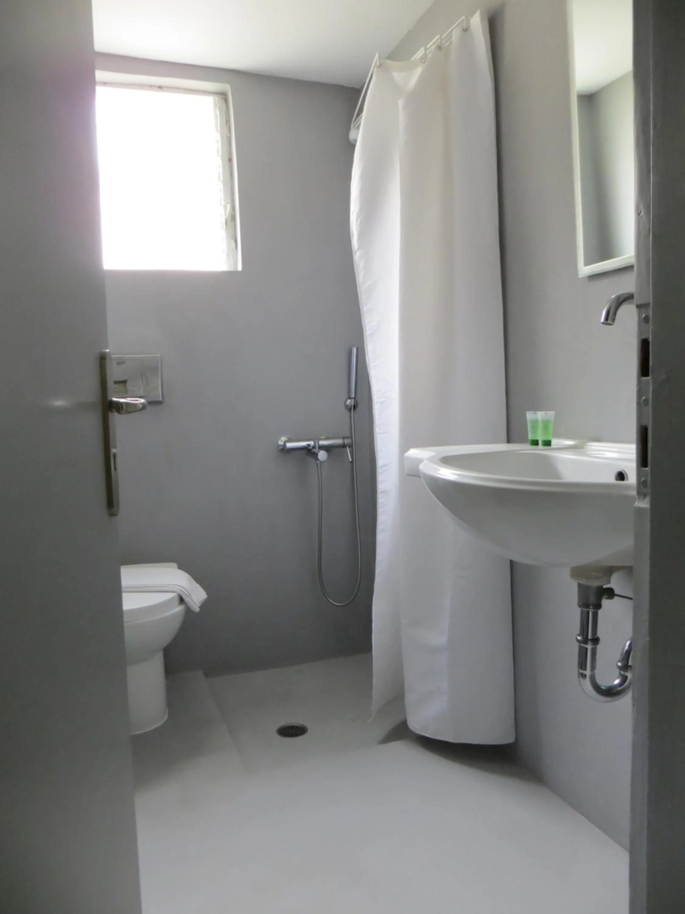 Bathroom in Leonidaion Guesthouse