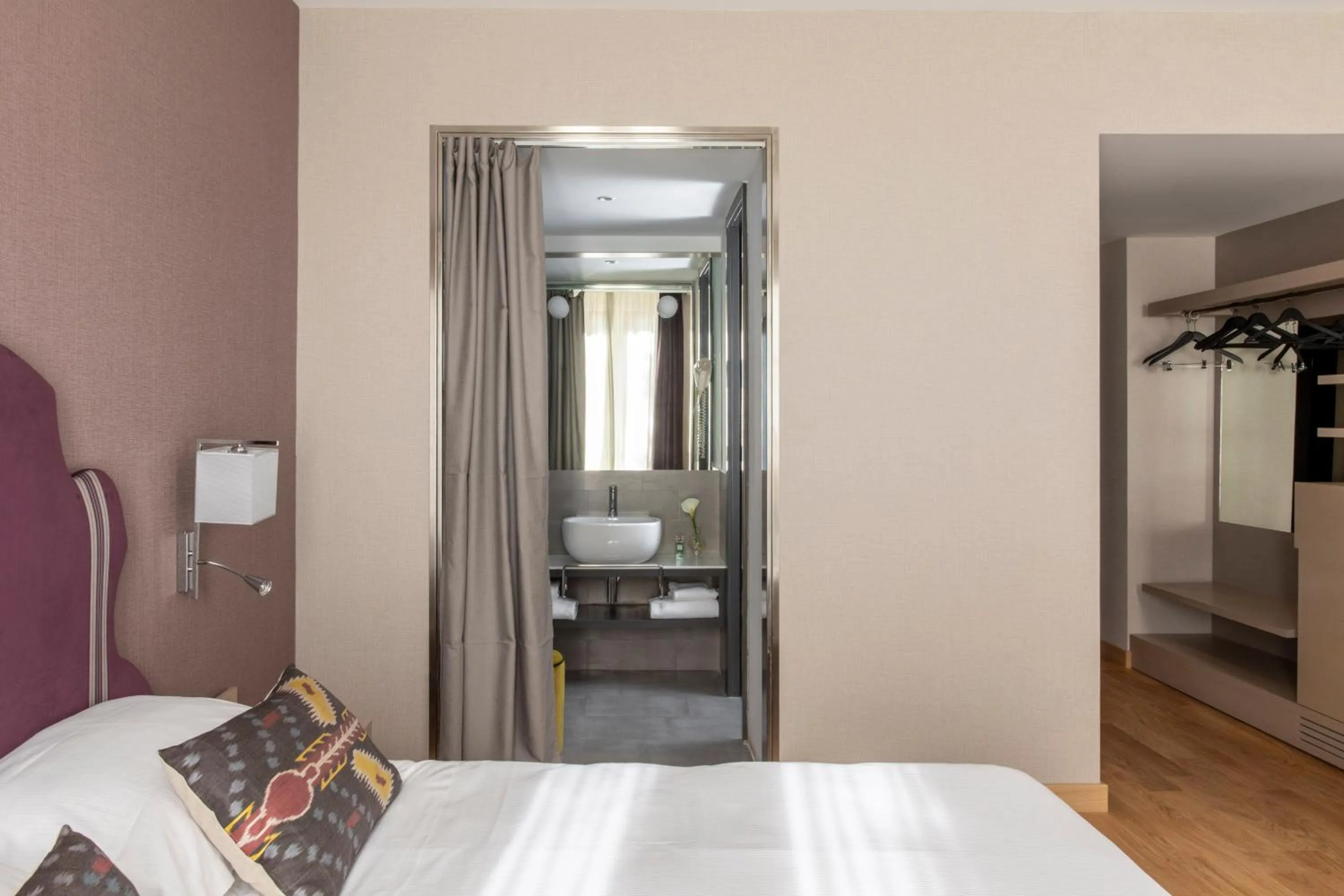 Bed in HOTEL ADRIANO Rooftop