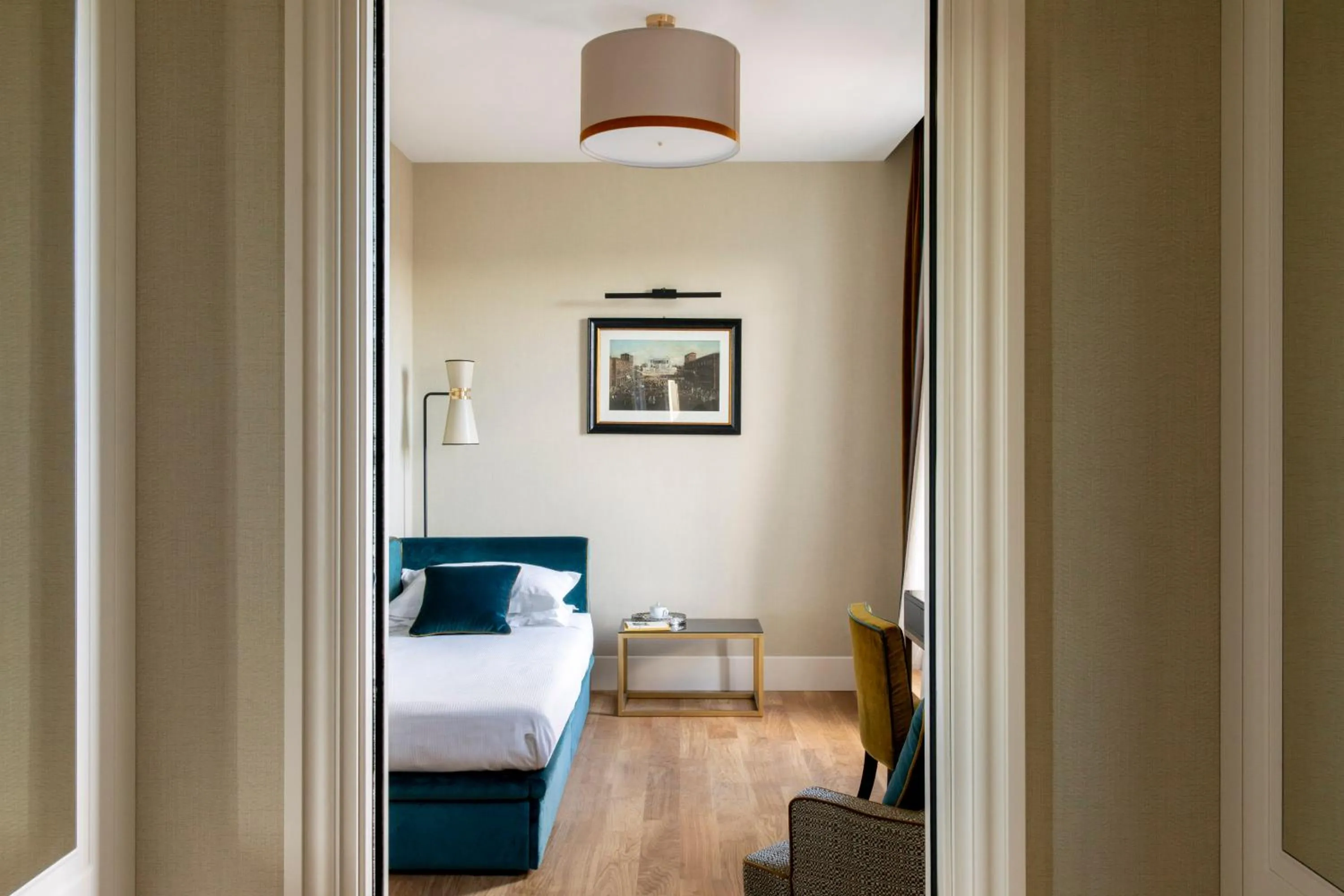 Living room, Bed in HOTEL ADRIANO Rooftop