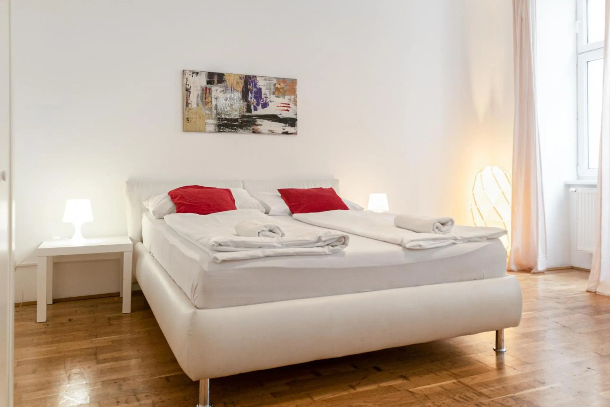 Spacious 3BR Apt Next to Belvedere Perfect for short term stays