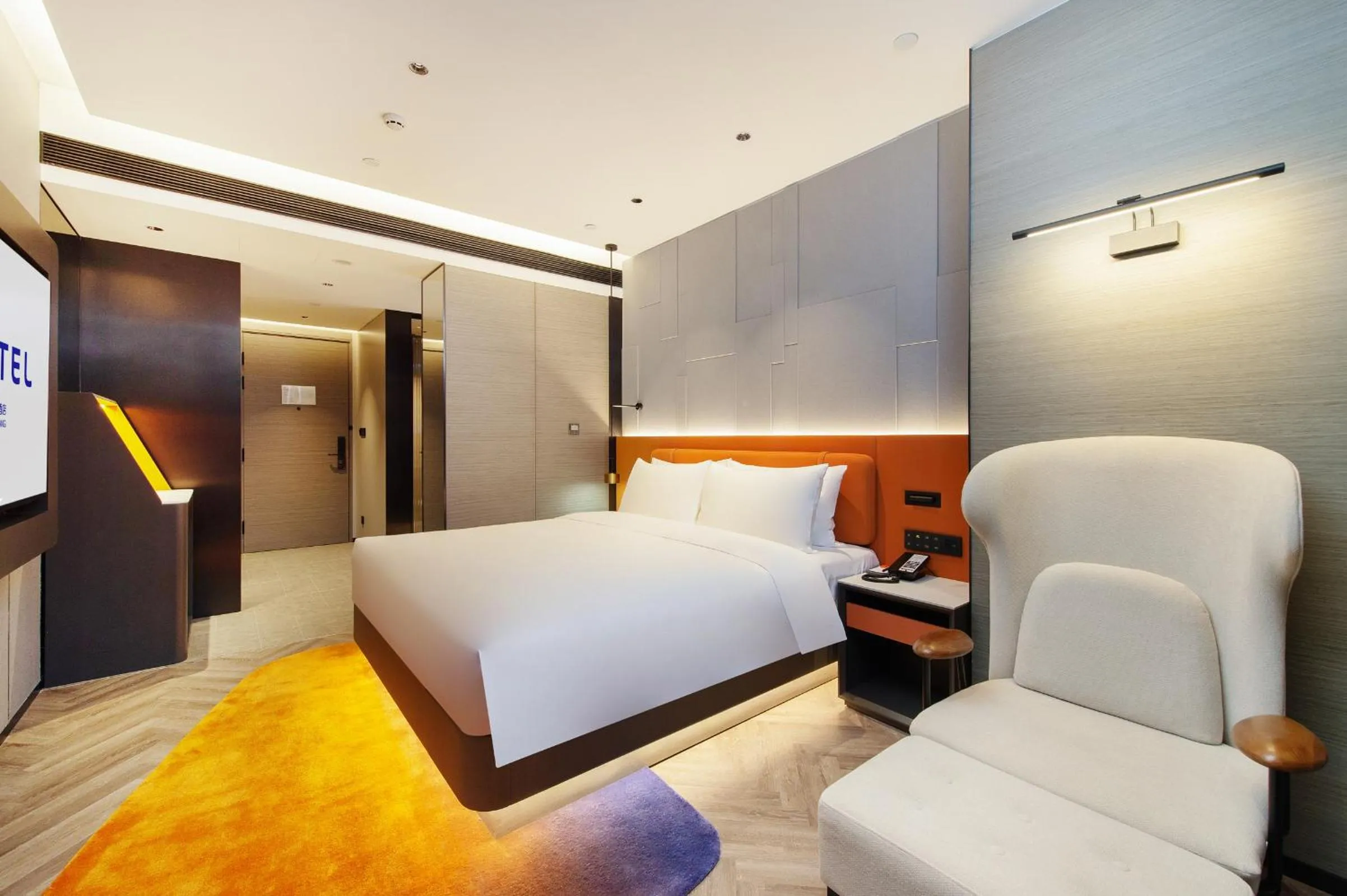 TV and multimedia, Bed in Novotel Shanghai Lingang