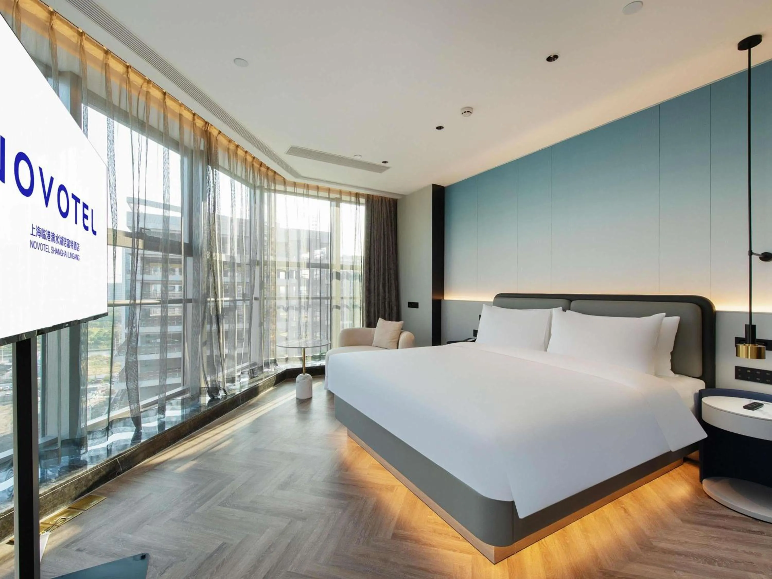 Bedroom, Bed in Novotel Shanghai Lingang