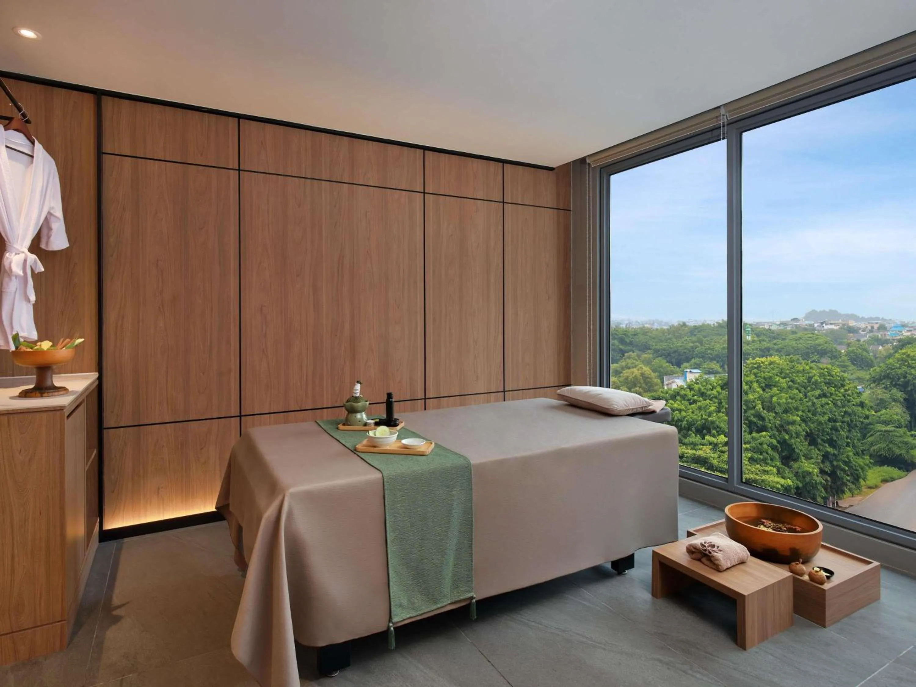 Spa and wellness centre/facilities, Bed in Grand Mercure Batam Centre