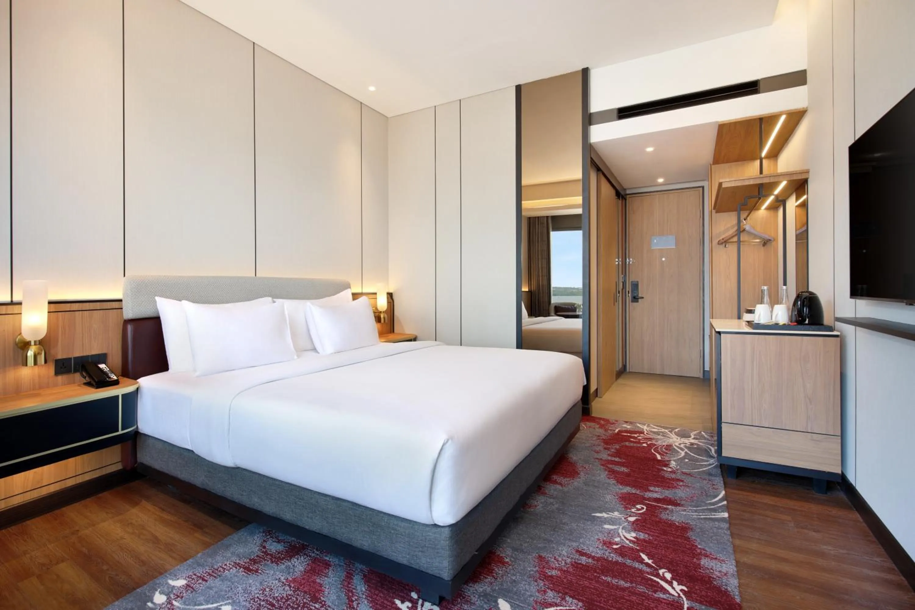 Bathroom, Bed in Grand Mercure Batam Centre